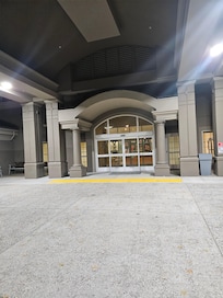Entrance to the hotel.