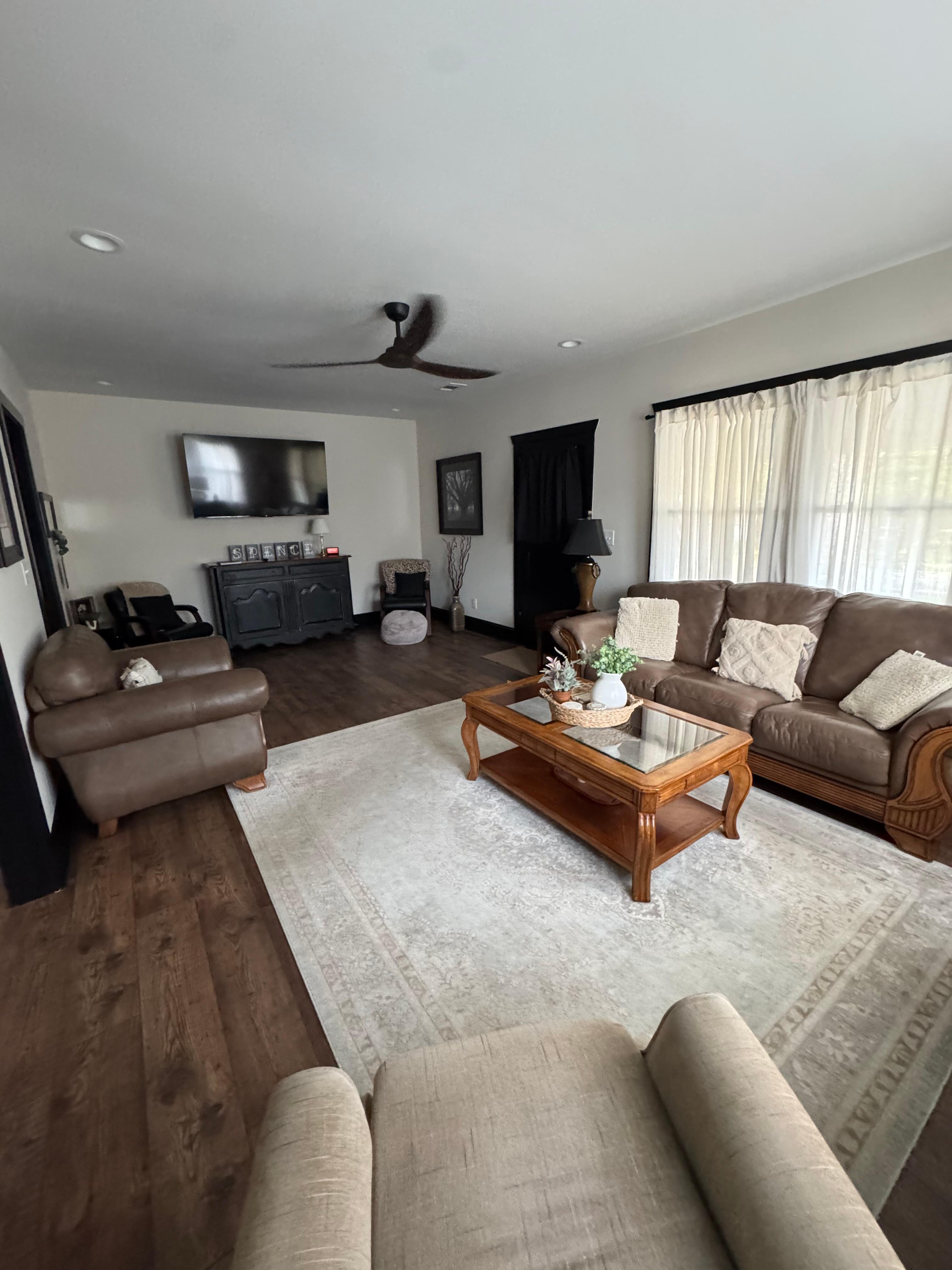 Nice furnishing and well laid out 
