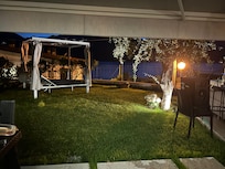 Der Garten mit Aussicht auf den See