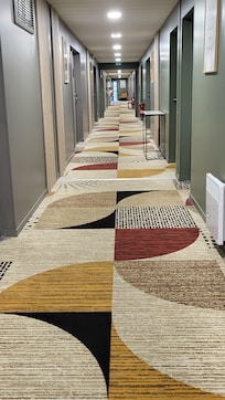 Couloir pour accéder aux chambres