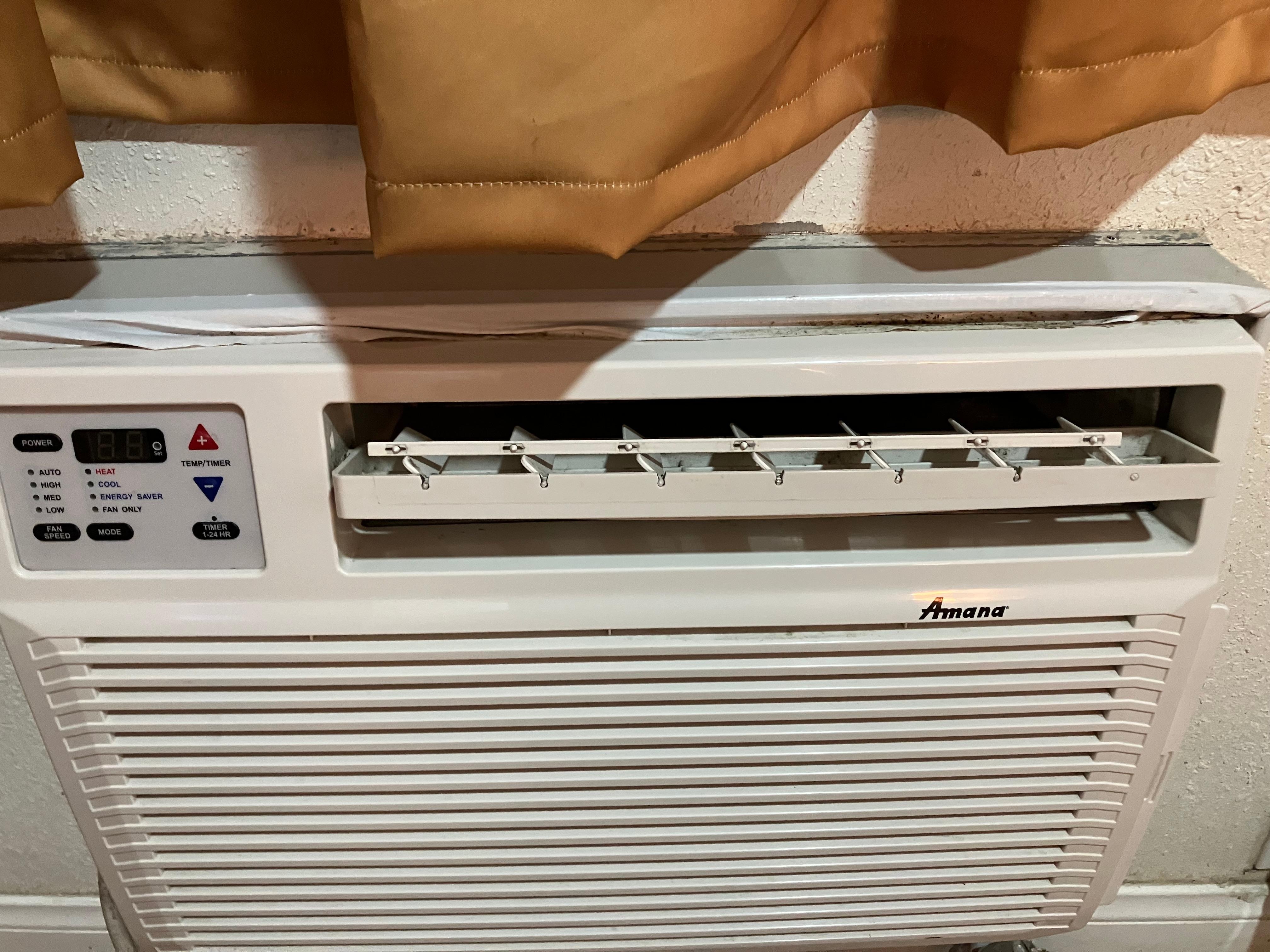 A/C - Badly Broken grill.
A/C, I didn't use it, can't say if it works.
