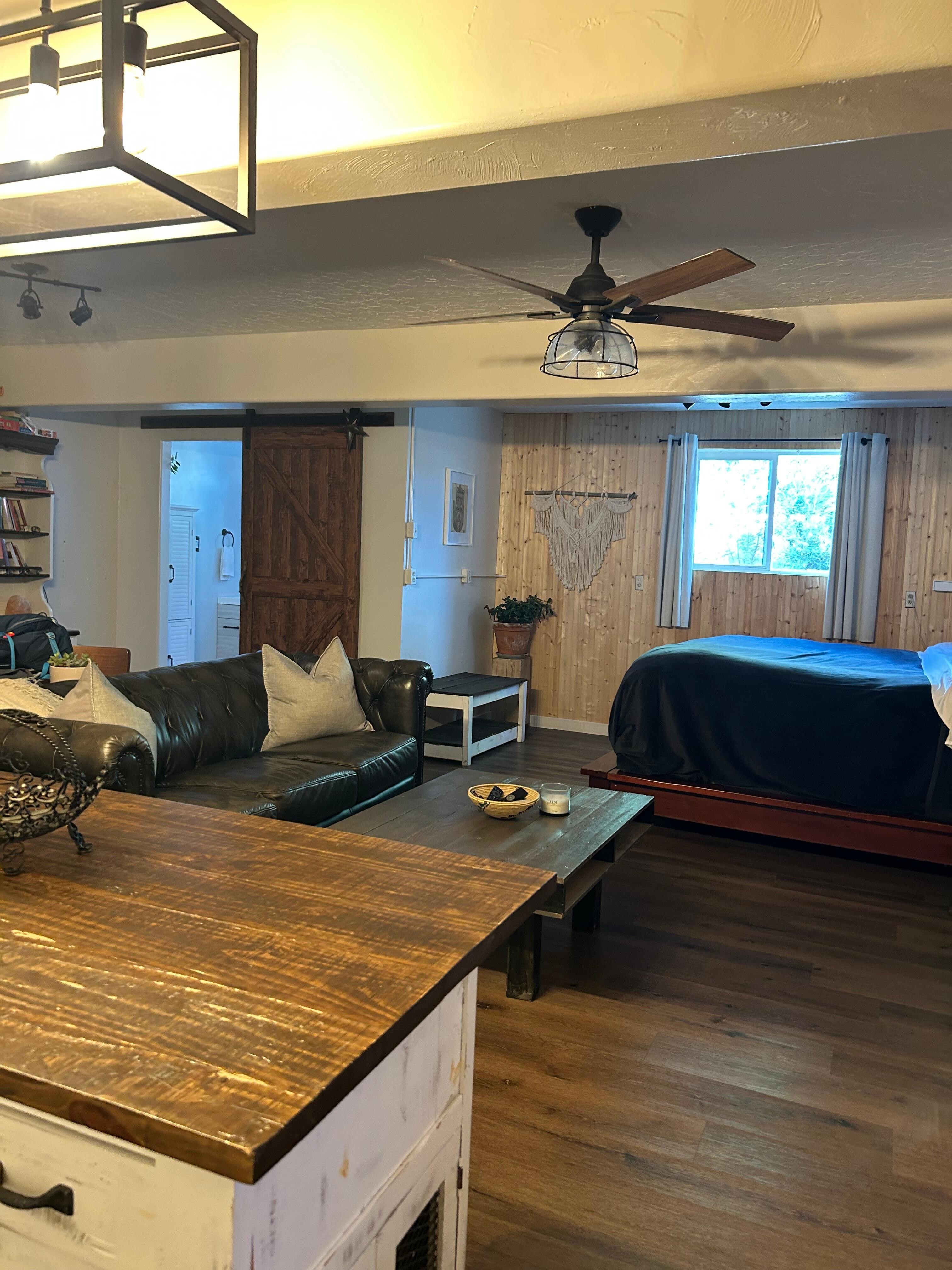 Studio was well equipped and bed was super comfortable. 