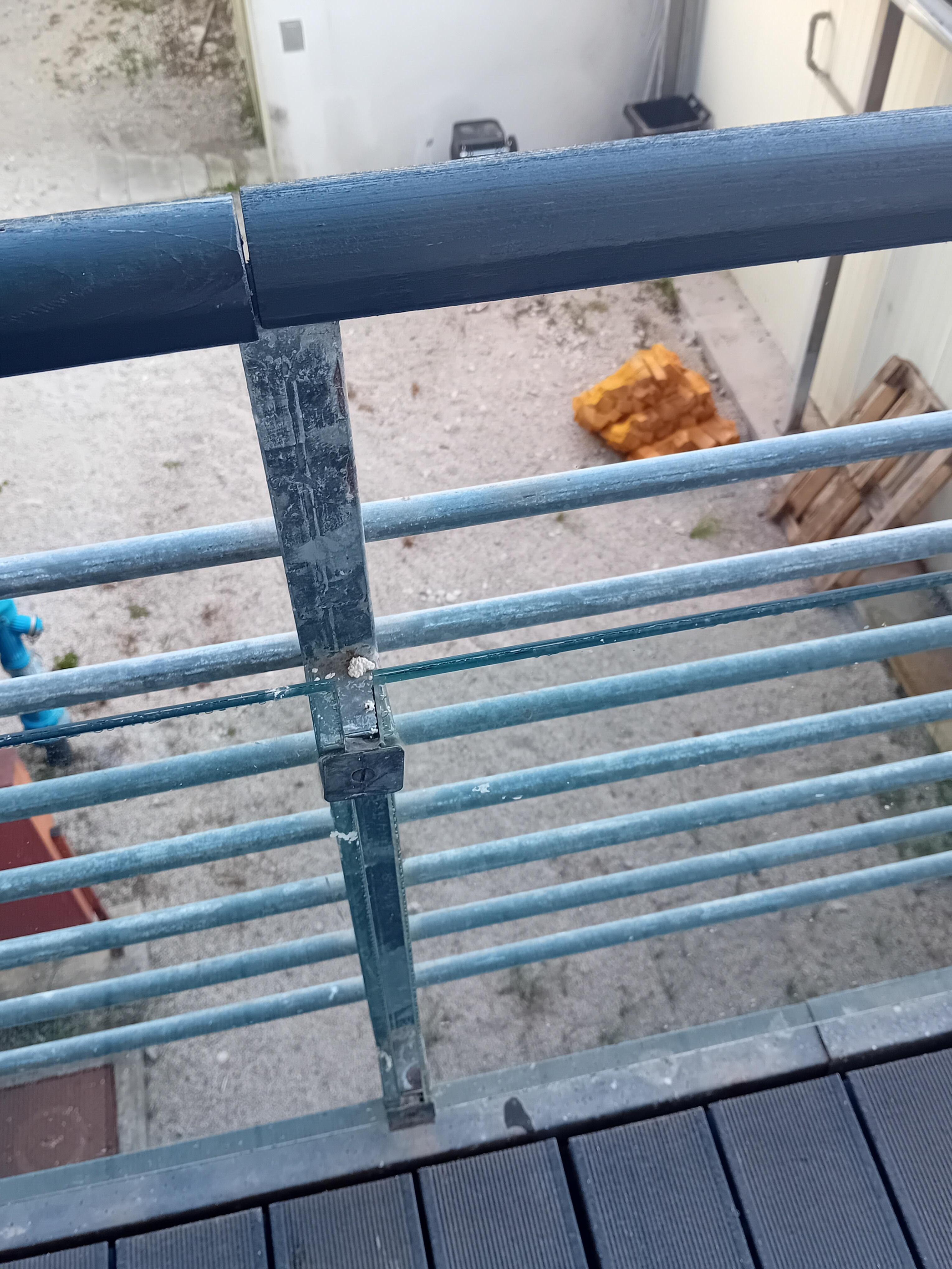 View from room 104. This was the hotel grounds. Not as described/ not a luxury hotel. Like looking into a scrap yard. Balcony area was old and rusty.