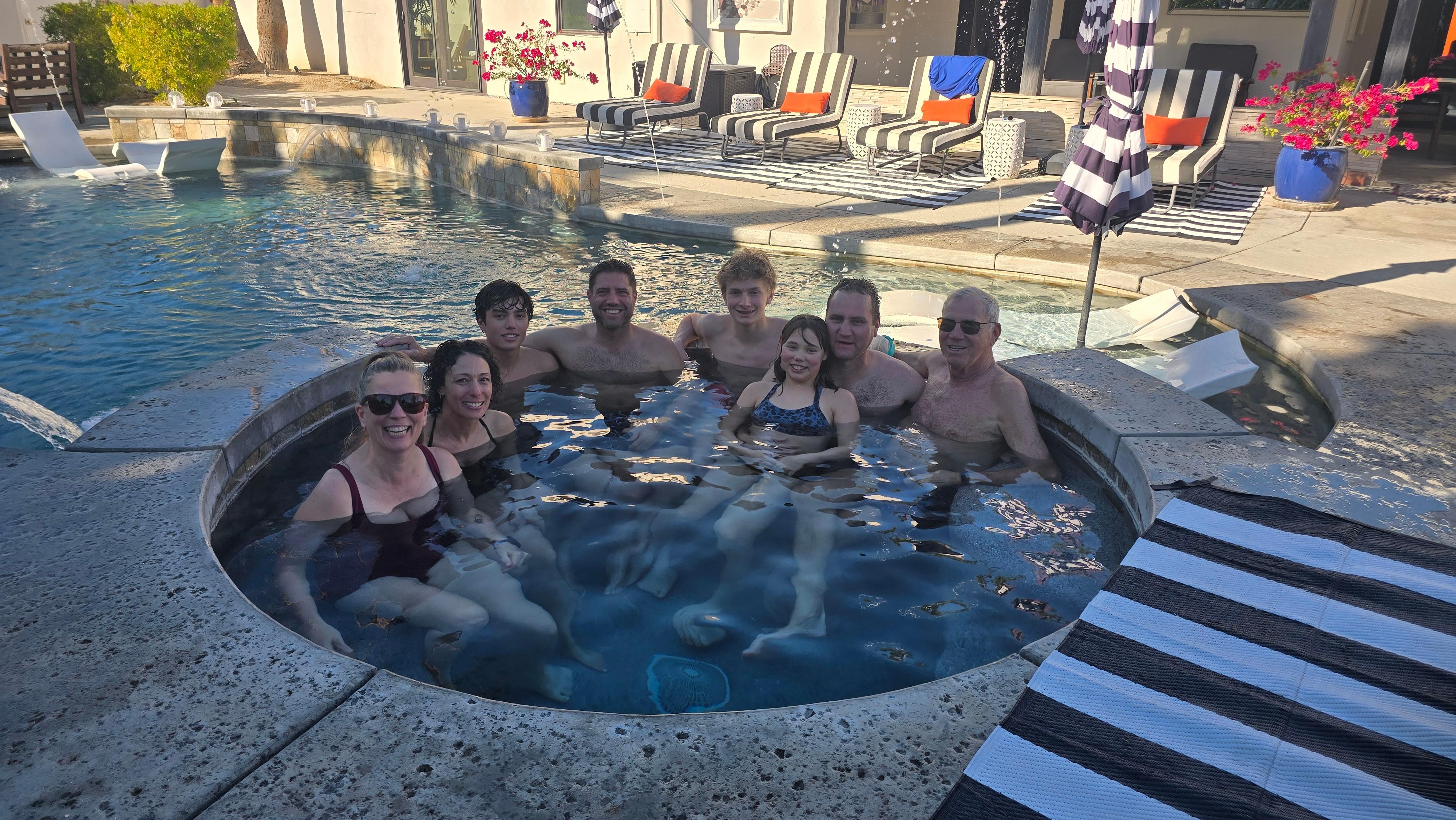 Everyone in the spa for a photo!