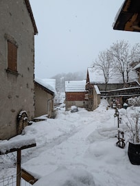 Devant la petite Tour