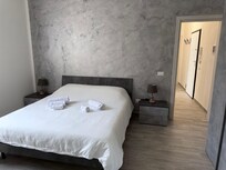 Good size bedrooms and calm soothing color.
