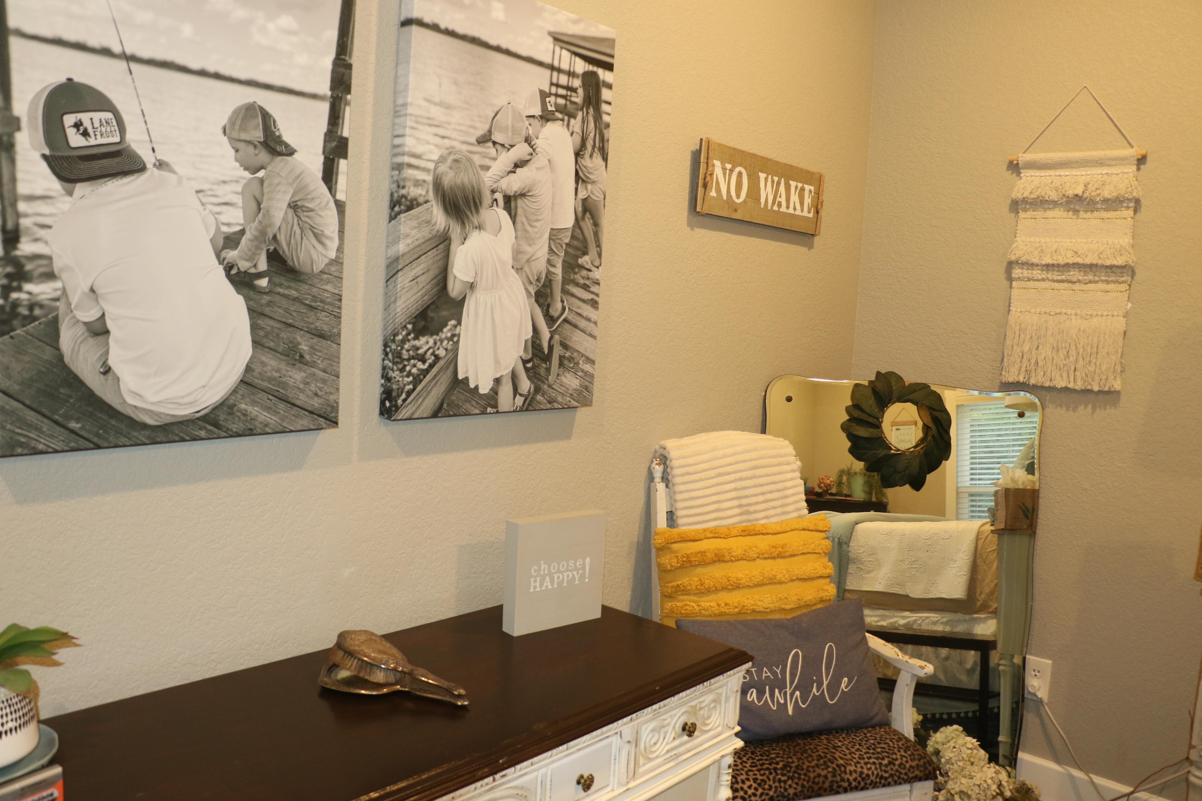 Creative arrangement of pictures and furniture to make your stay comfy. 