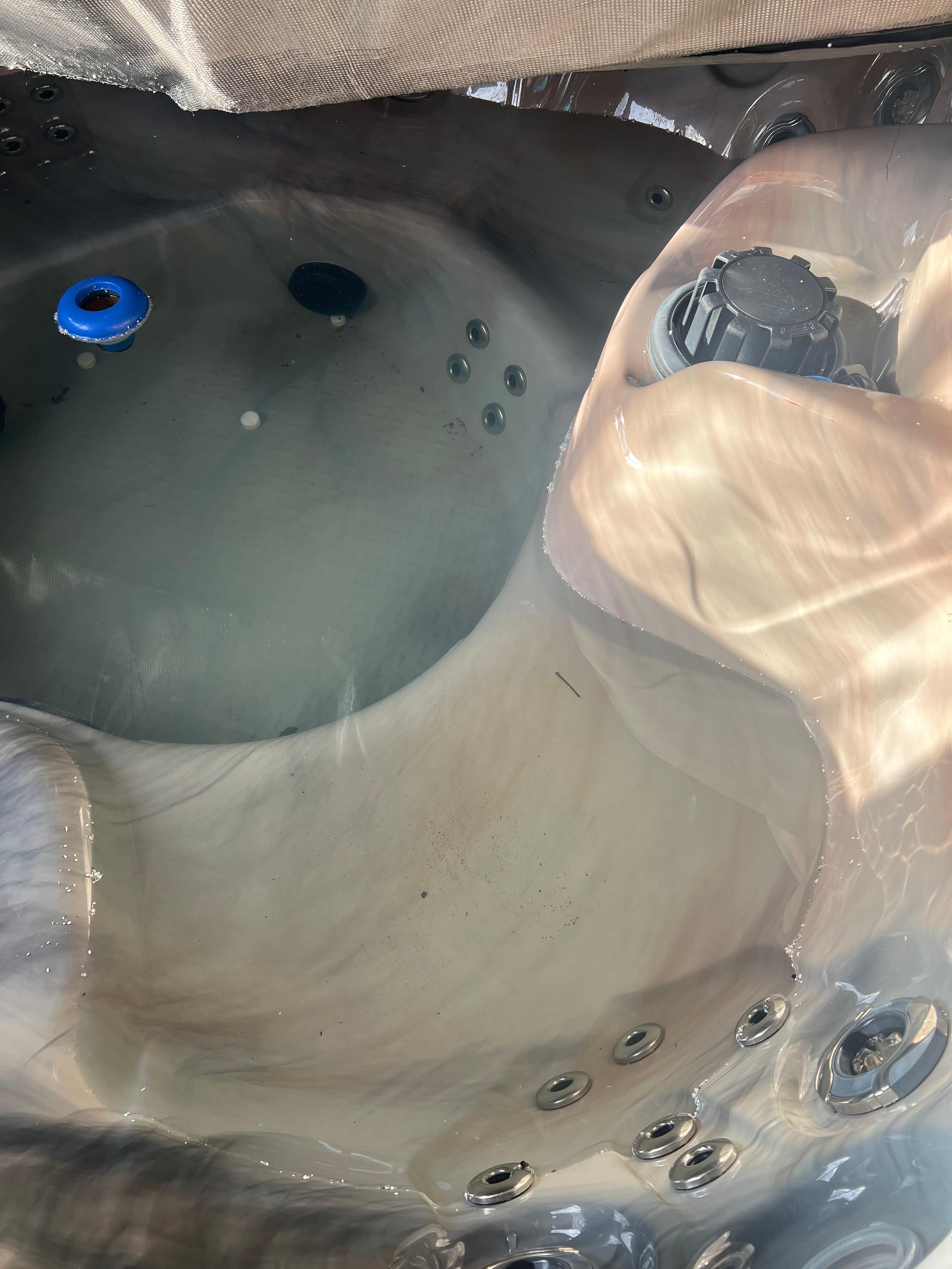 I contacted the owner upon arrival to let her know the hot tub was a disaster.  I was only at the house for 2 nights and the owner said they didnt send someone to repair because I didnt send them photos.  Well here are your photos I sent at checkout.