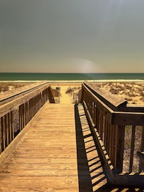 Perfect walk to beach access.