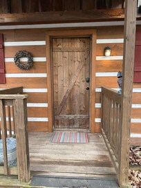 Entrance door, very cute woodwork and the entire cabin