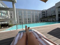 Great spot for a long layover recovering from jet lag!