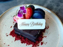 誕生日ケーキのサプライズに感謝!