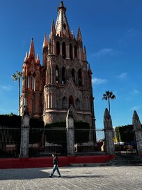 El hotel está muy cerca del centro. Es posible acceder caminando.
