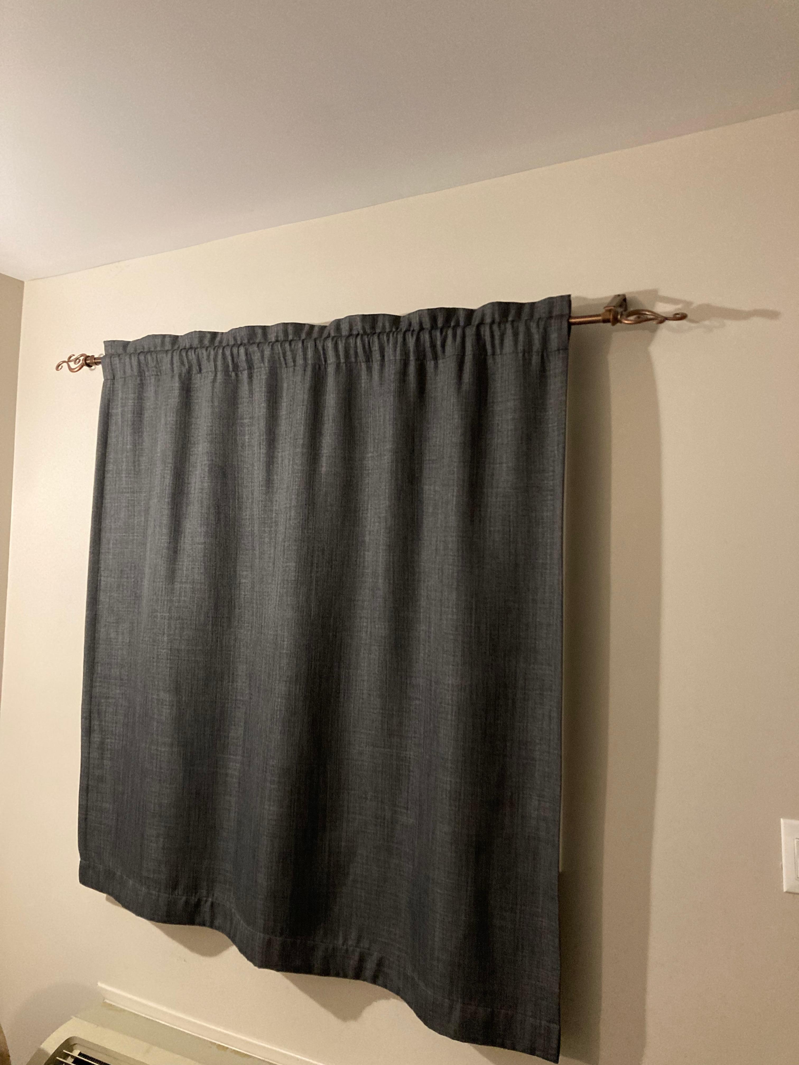 Curtain rod hanging on one side