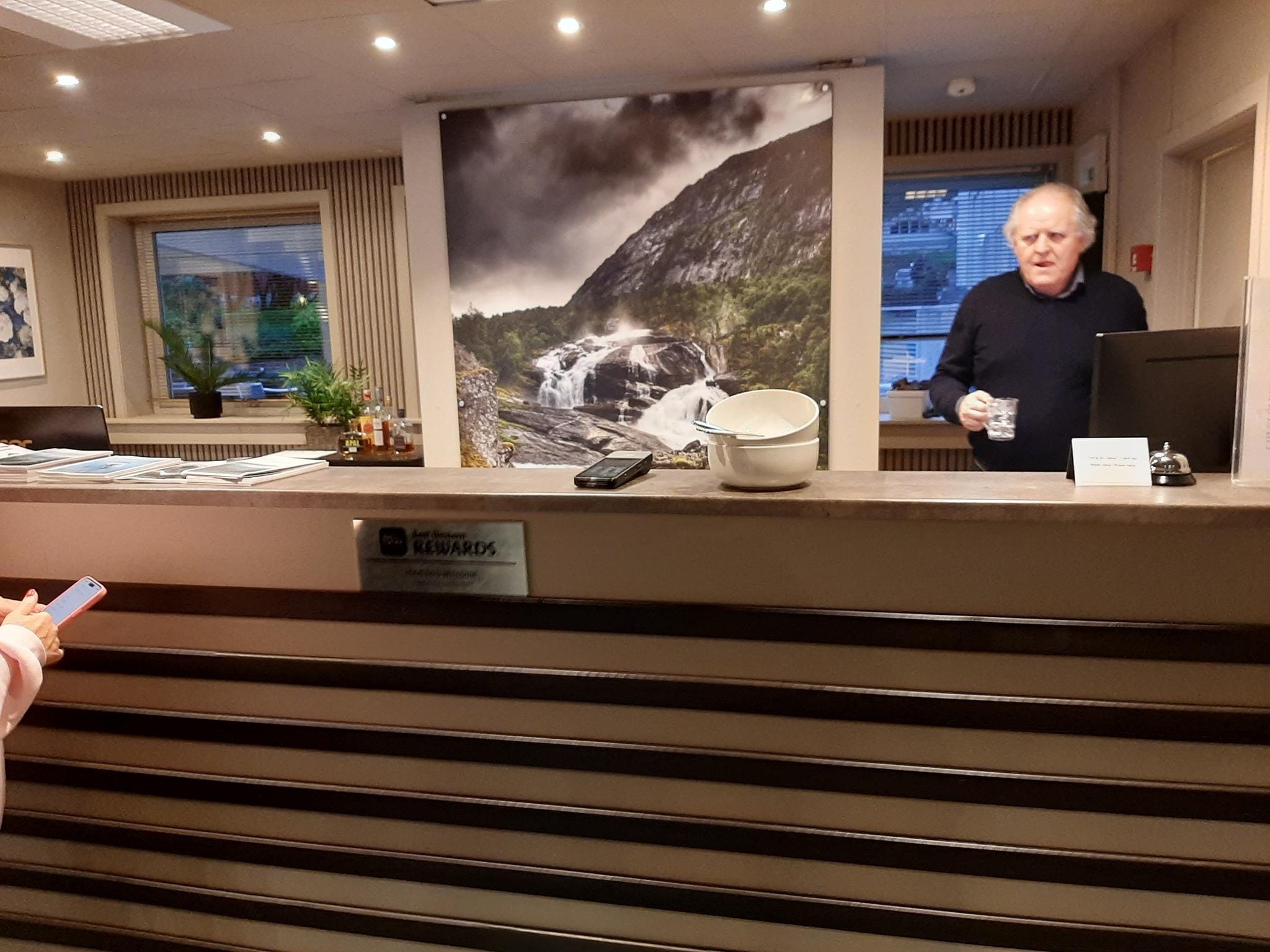 En mycket service minded man i receptionen.