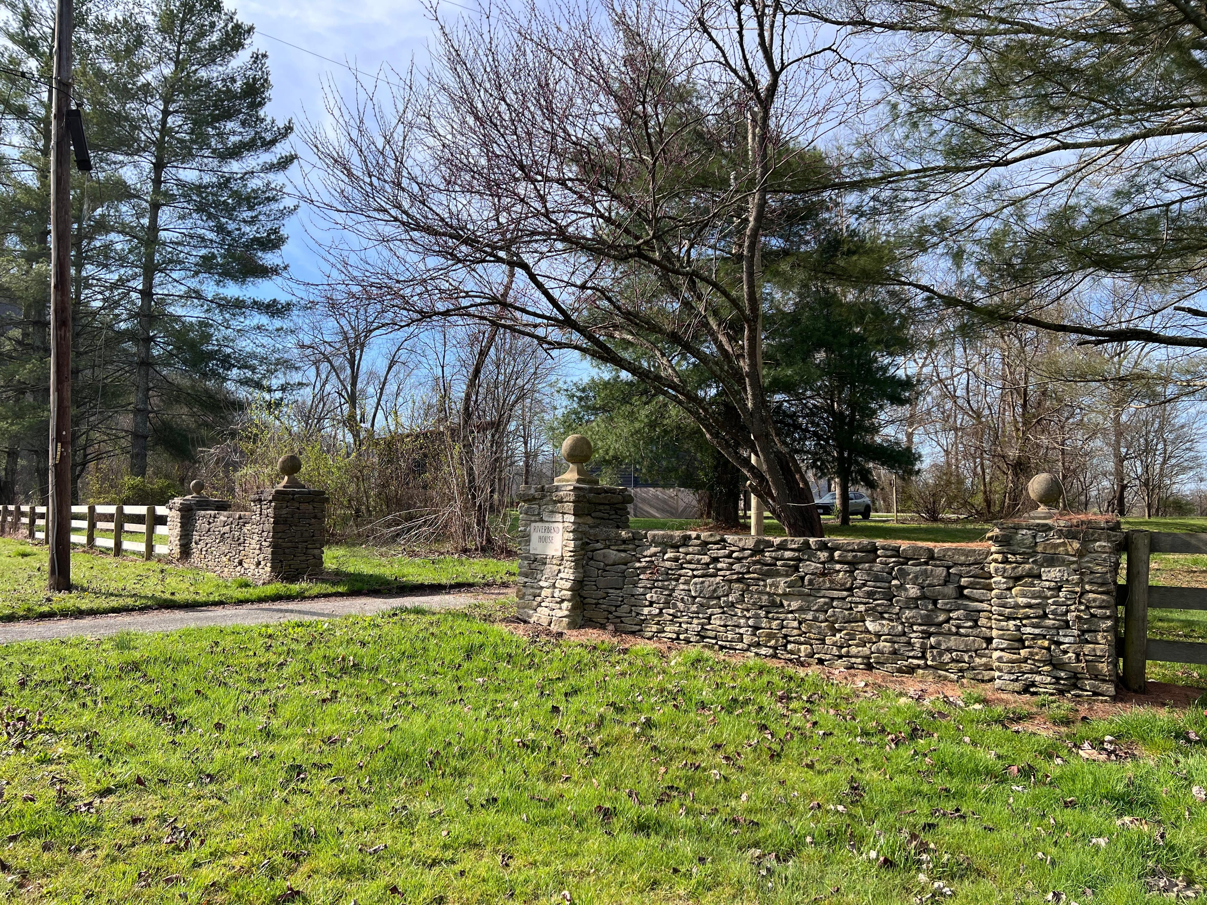 Property entrance walls