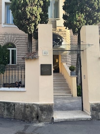 The front of the Cross Hotel