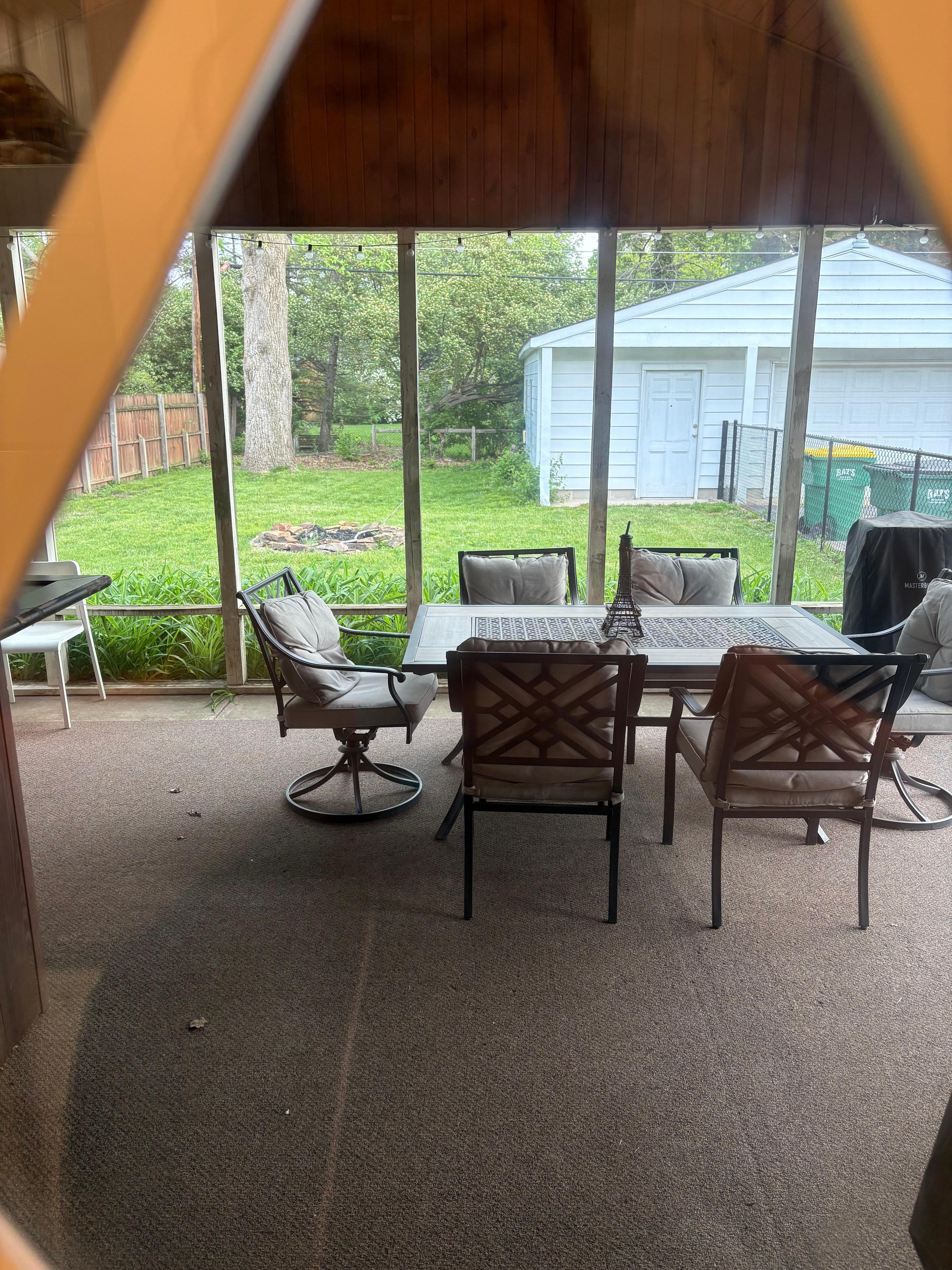 Screened in porch! Fenced in backyard!