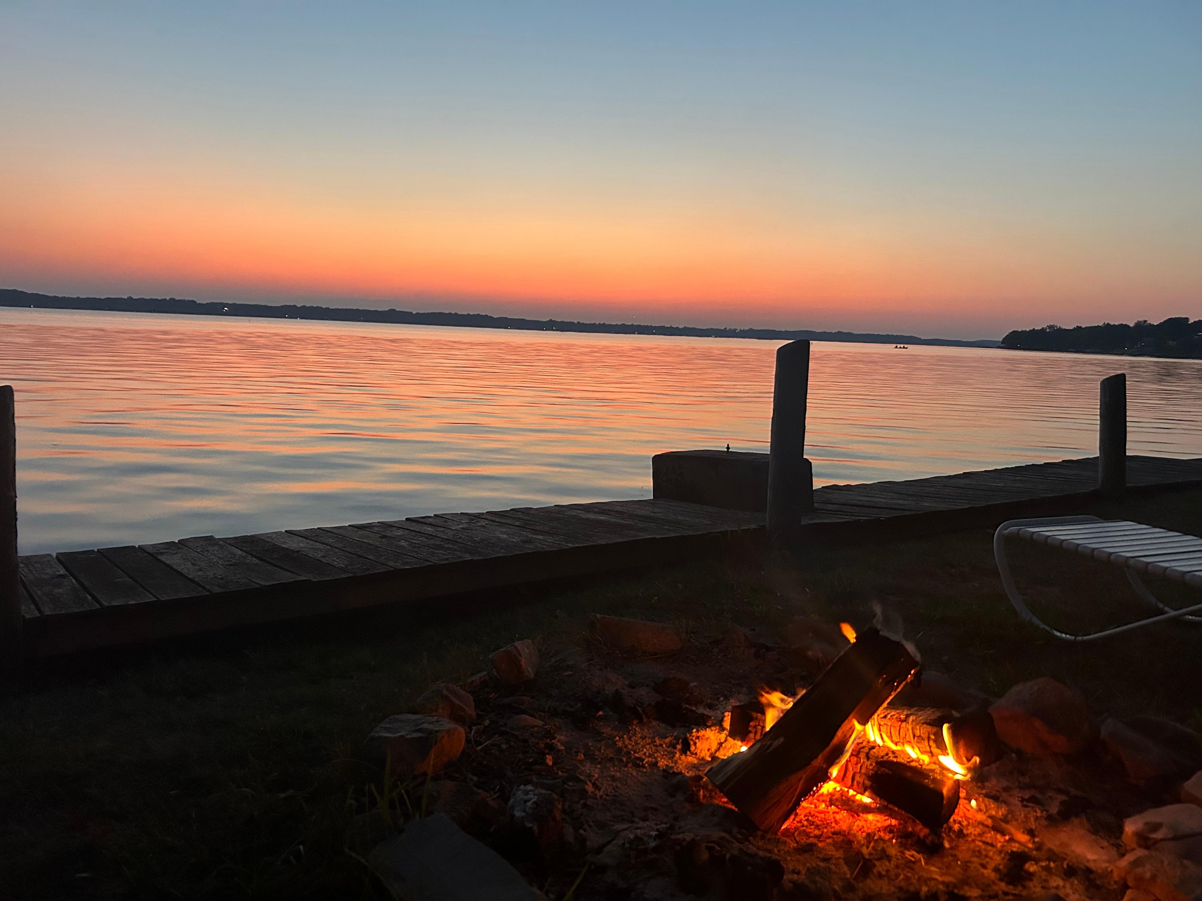 Amazing lakeside view 