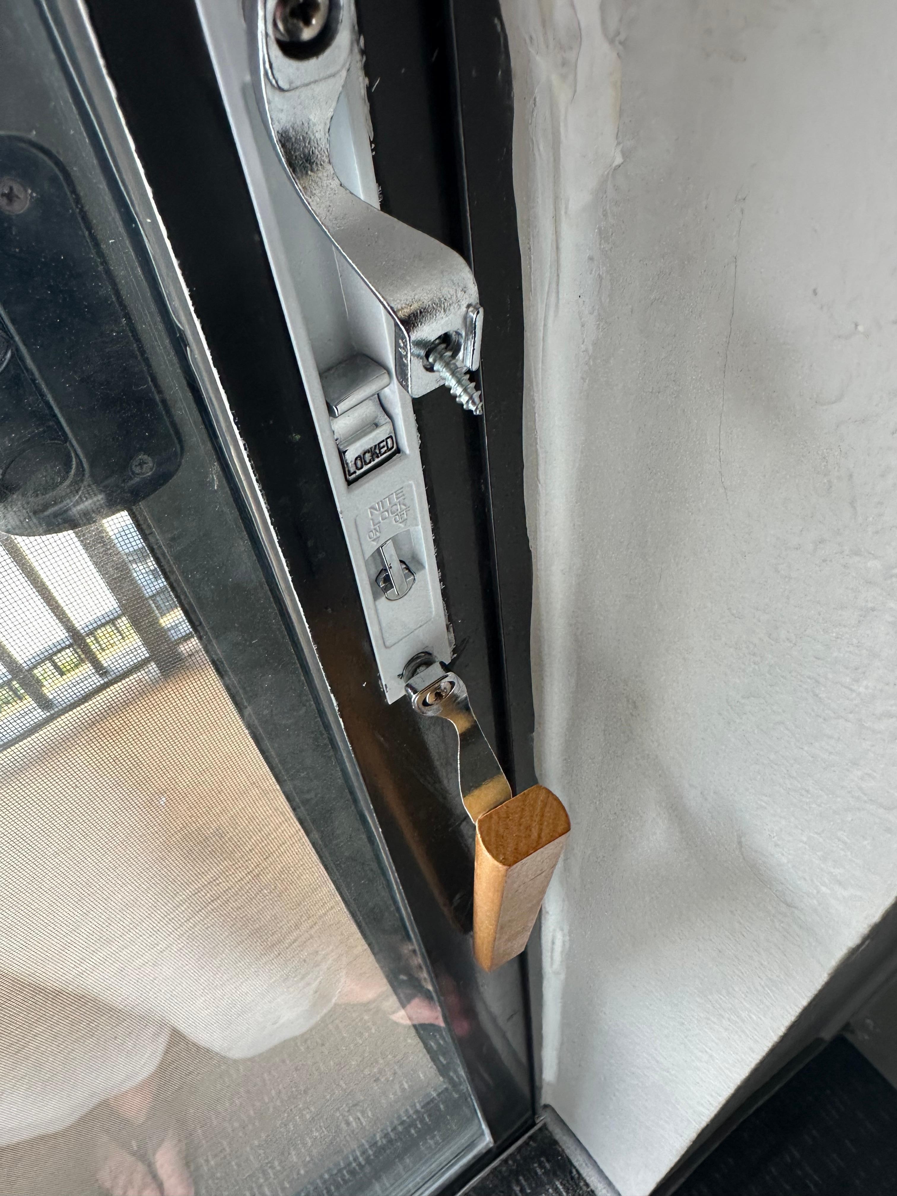 No proper balcony door handle