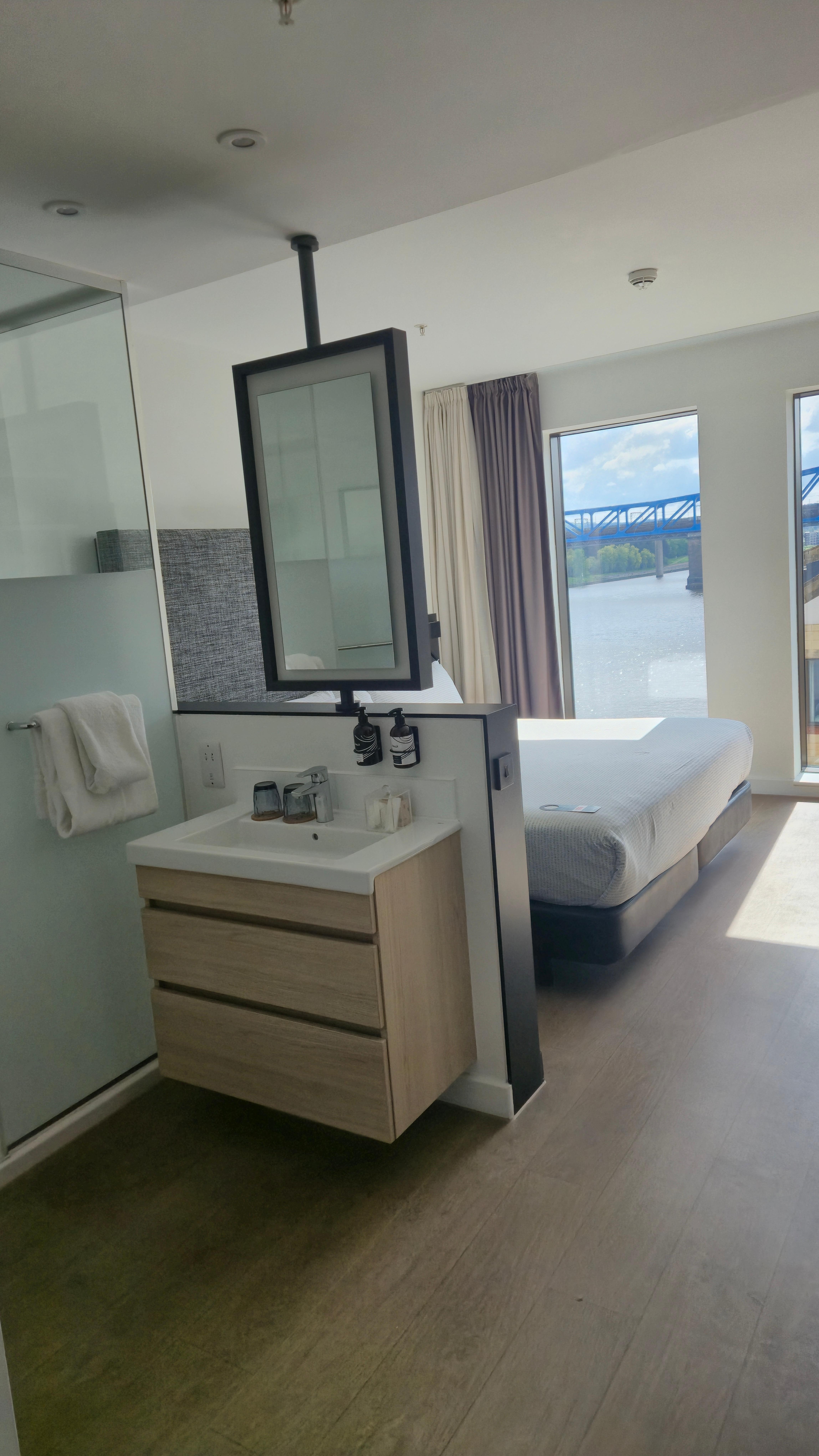 Small and comfy room. 