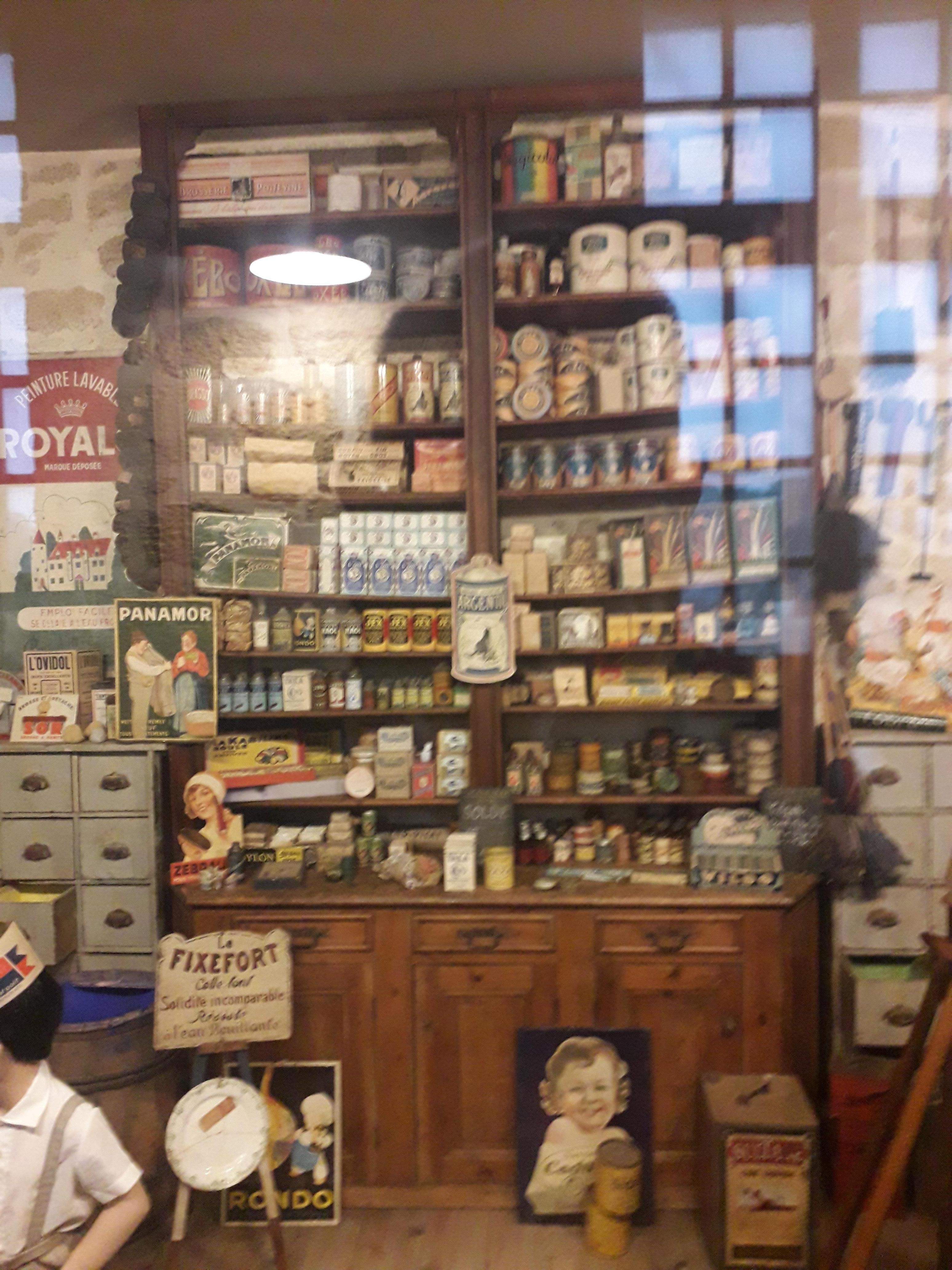 Musée des vieux commerces Doue la Fontaine 
A faire 