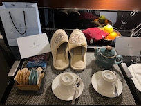 Well thought Kazakh gifts and some warm wishes from the club lounge team