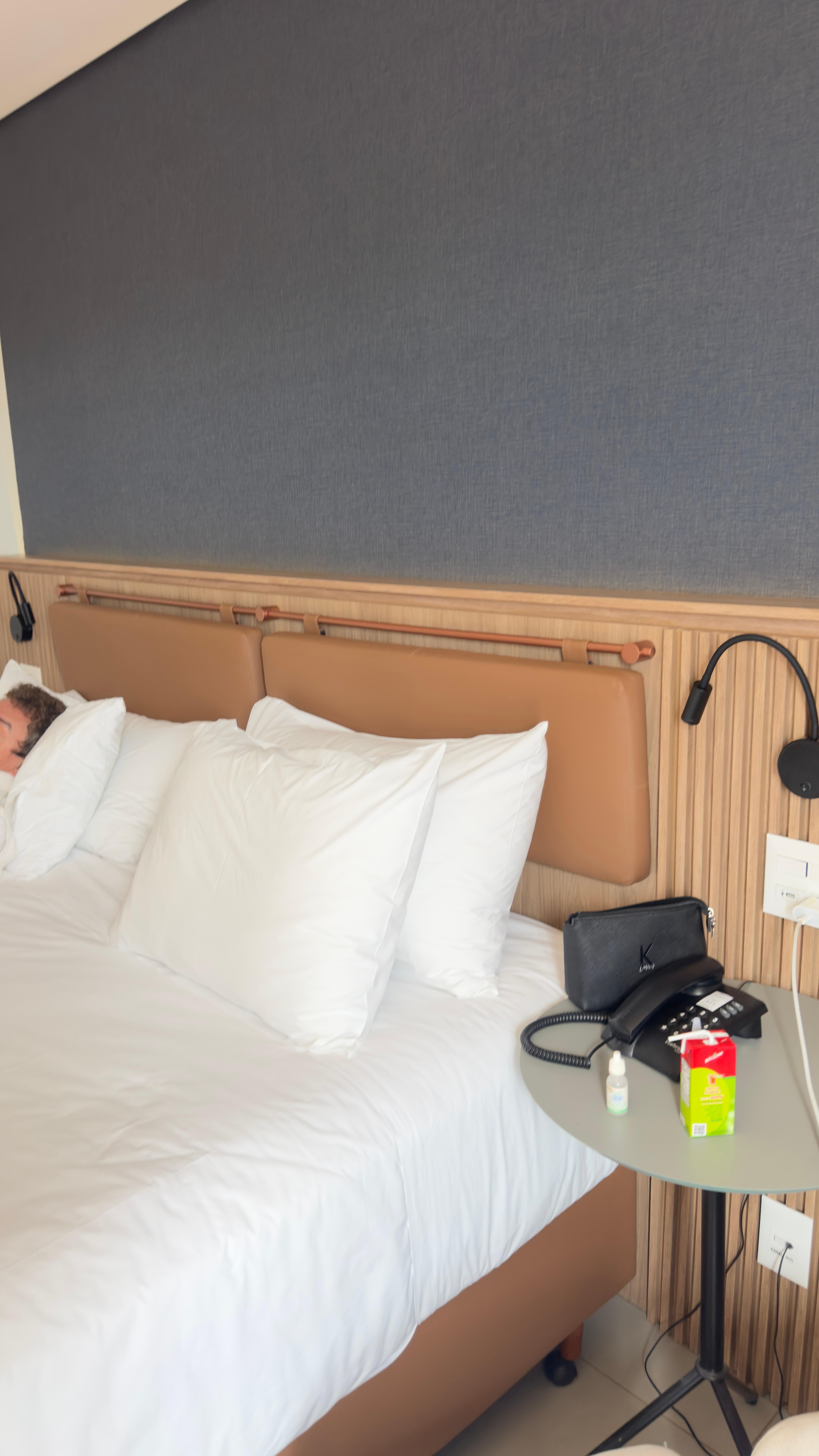 Lençóis brancos e limpos 