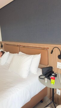 Lençóis brancos e limpos