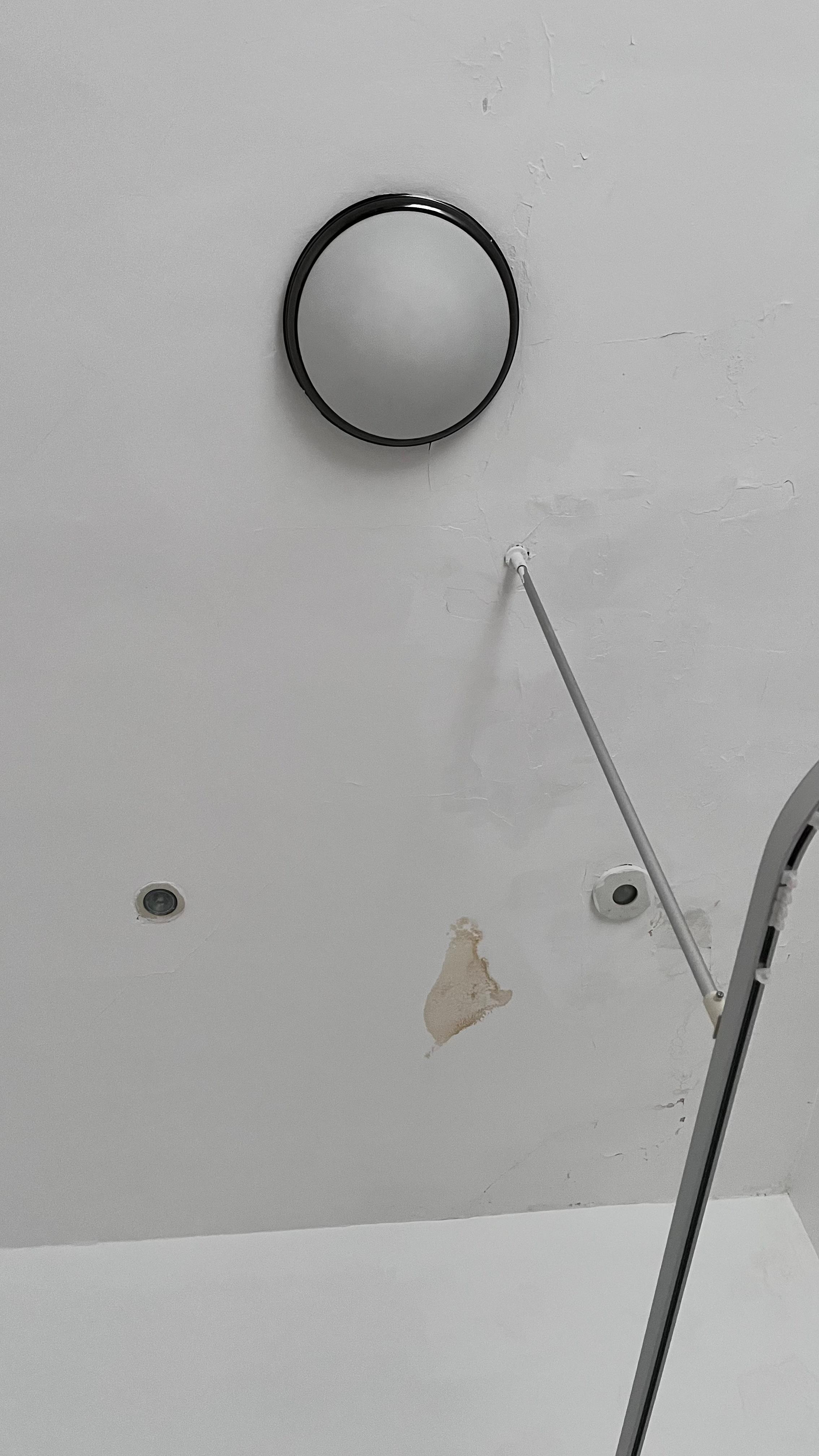 Ceiling in the bathroom