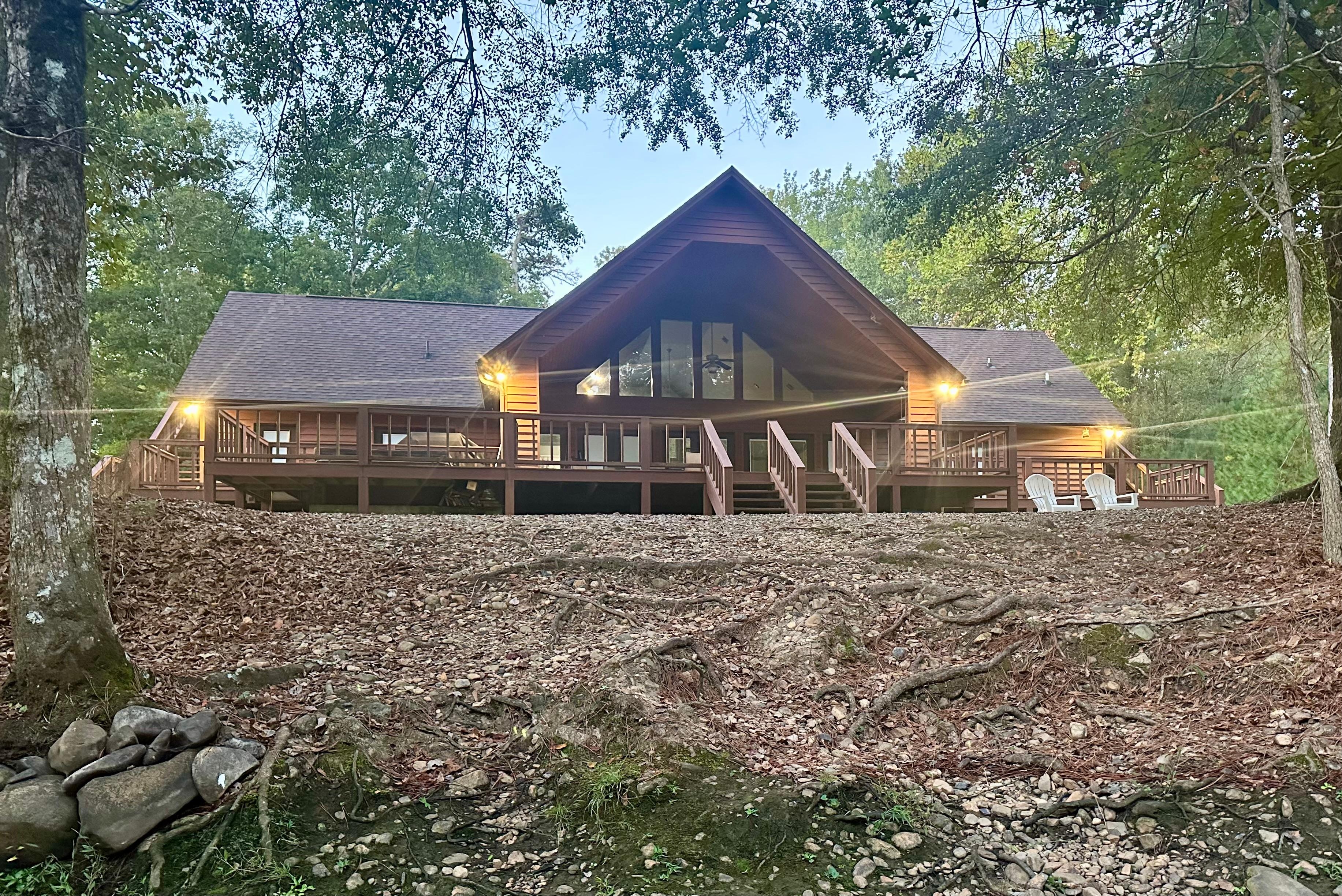 Looking at the cabin from the water’s edge. 