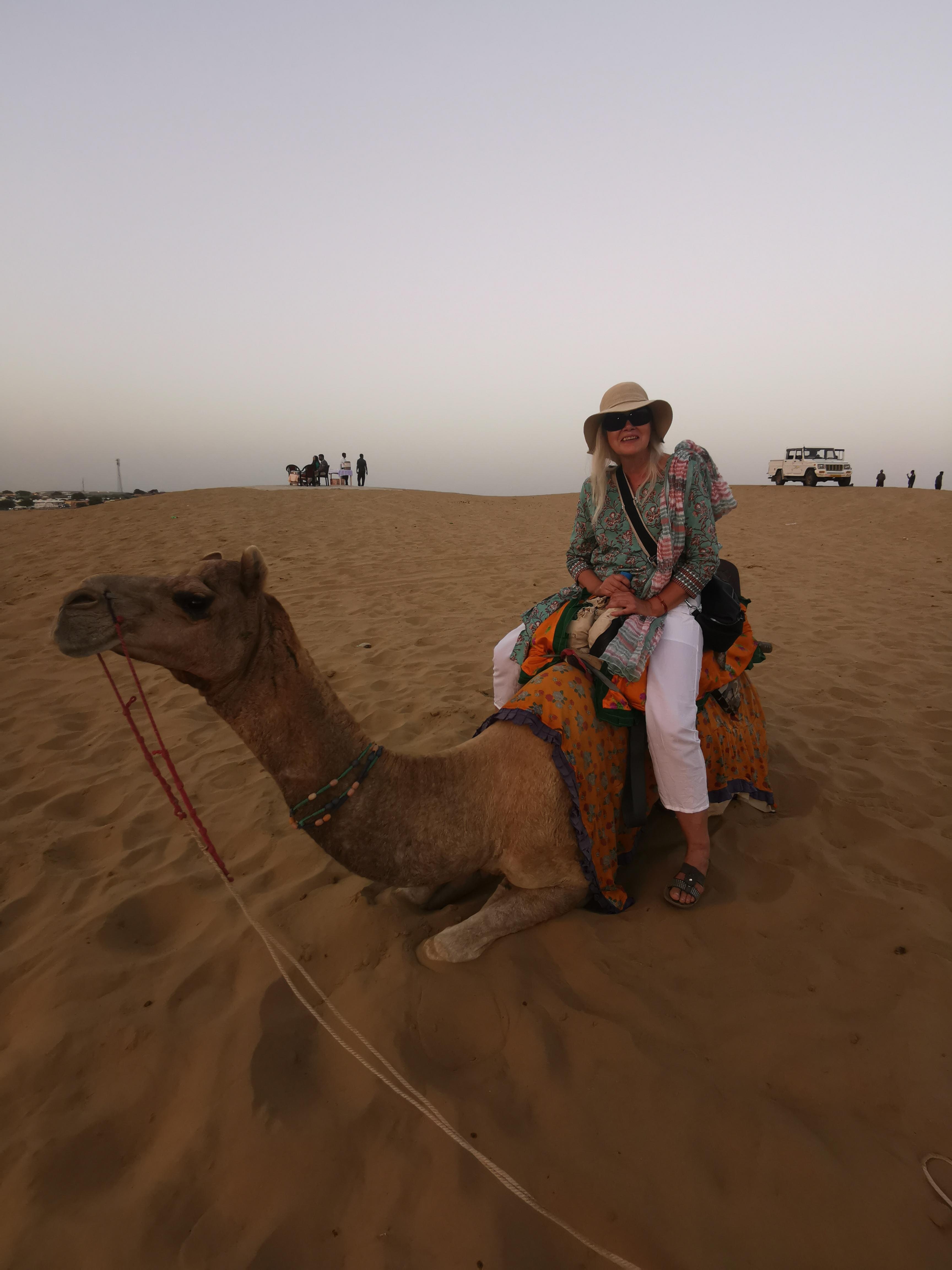 Kamelritt in Wüste Thar