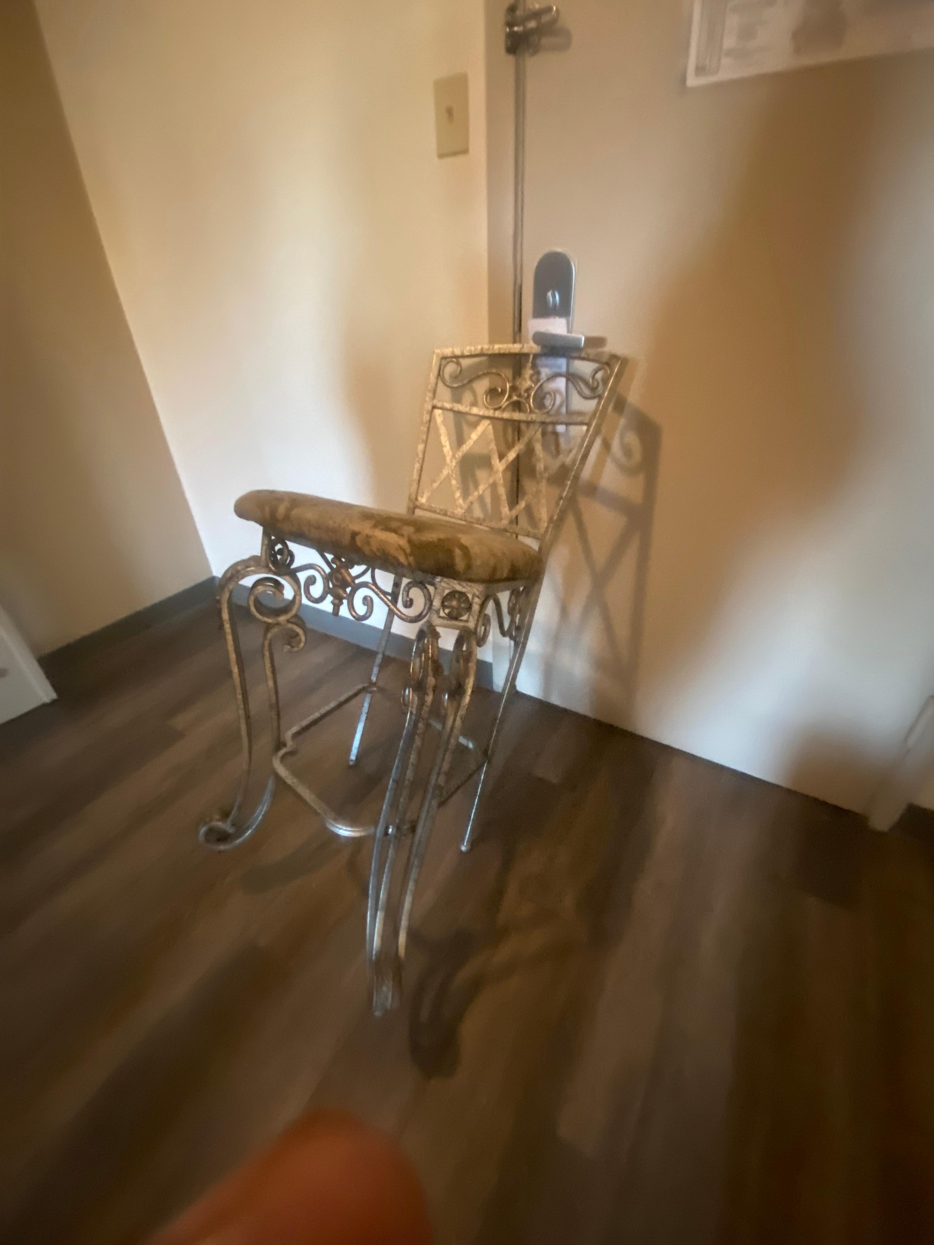 All main entrance doors lock were broken 