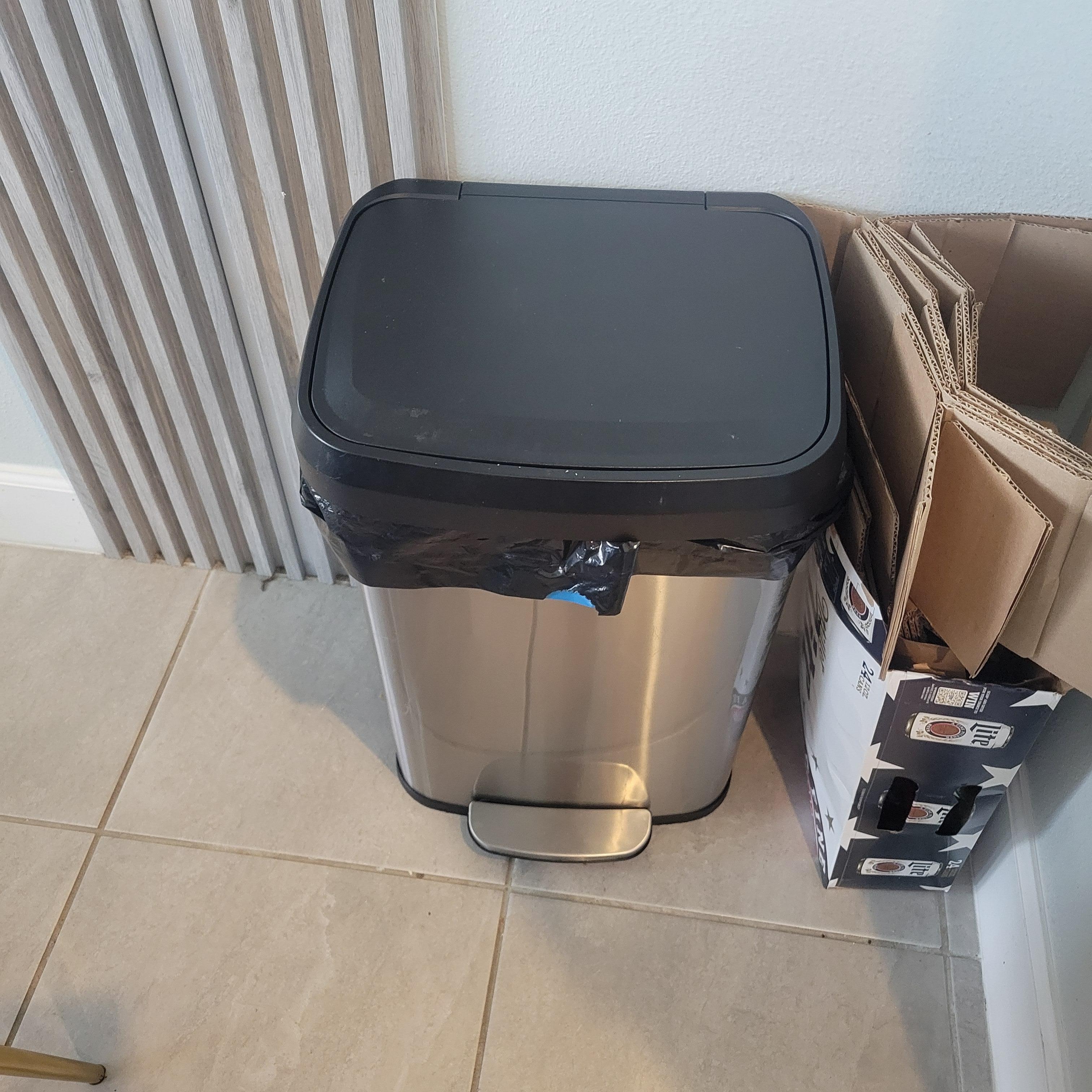 Small trash can for 40 guests?