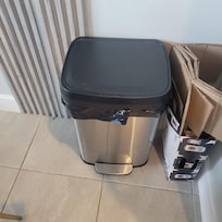 Small trash can for 40 guests?