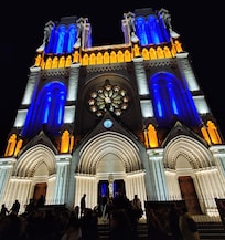 ノートルダム寺院は
夜のステンドグラスが
美しかった✨