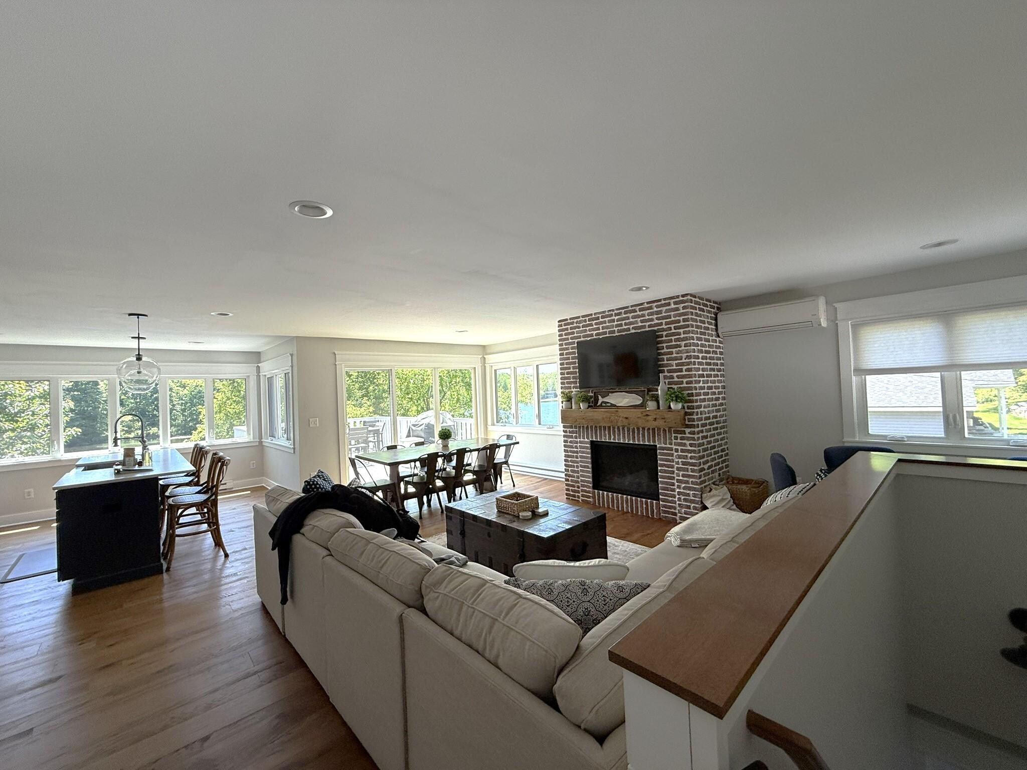 Very simple, clean decor. Beautiful view of the lake.