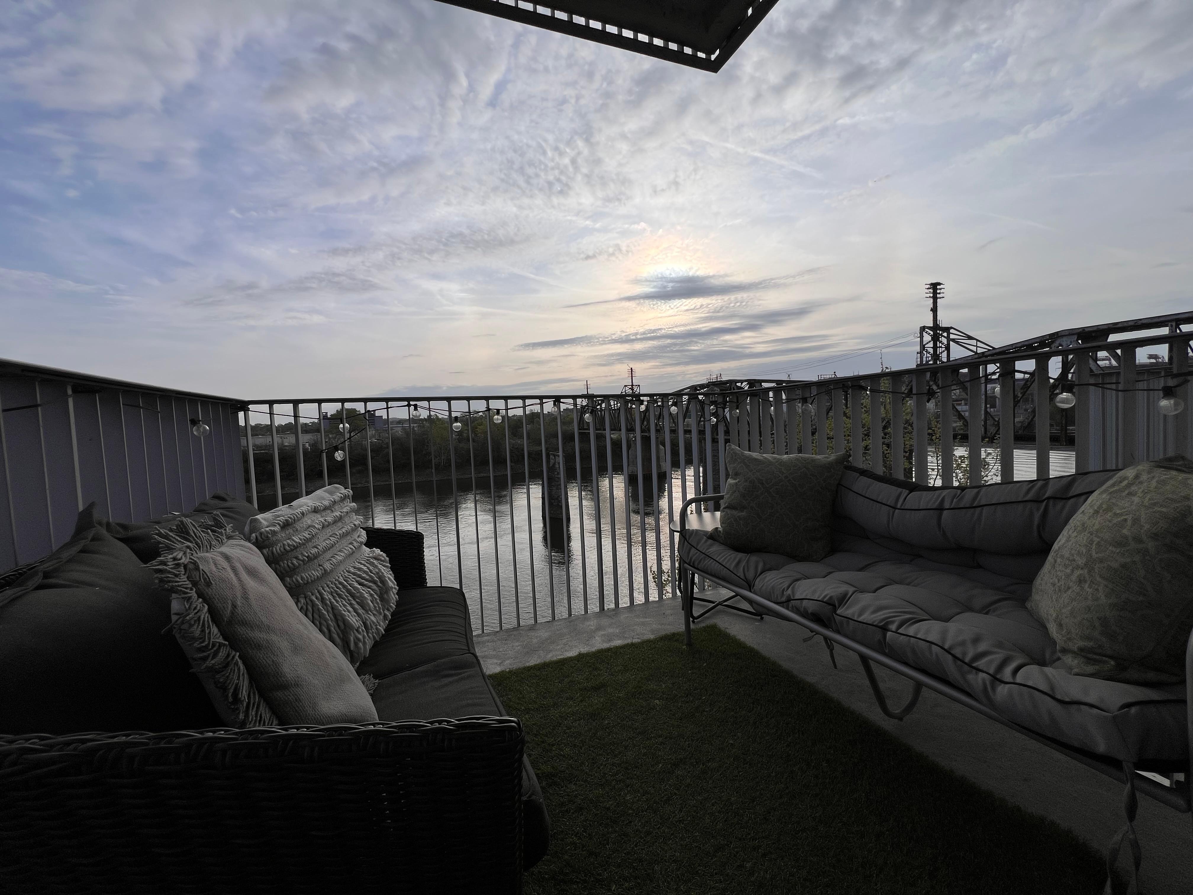 We enjoyed delicious host provided coffee every
Morning on the balcony. 