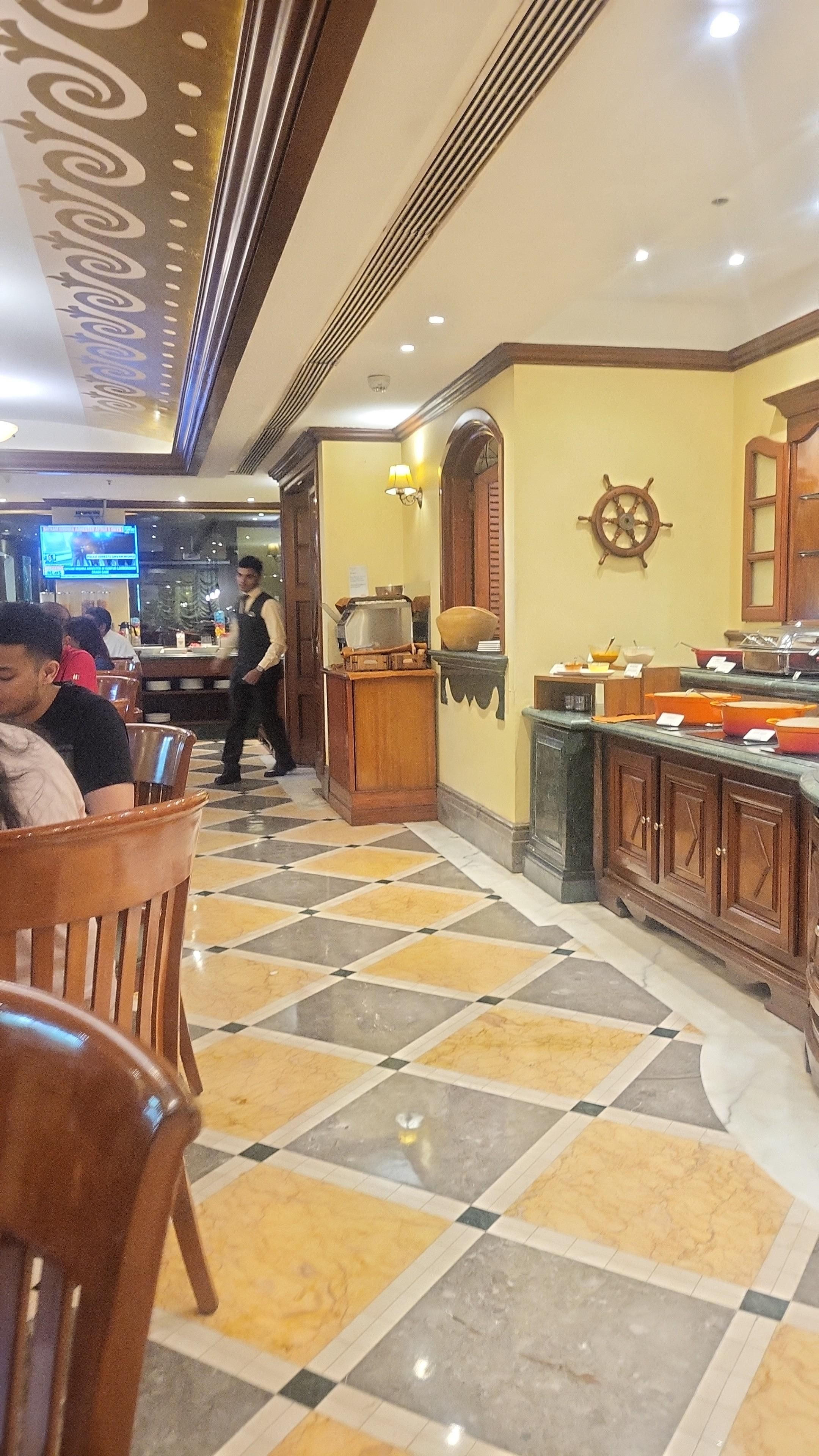 Excellent qulity and verity of dishesh 