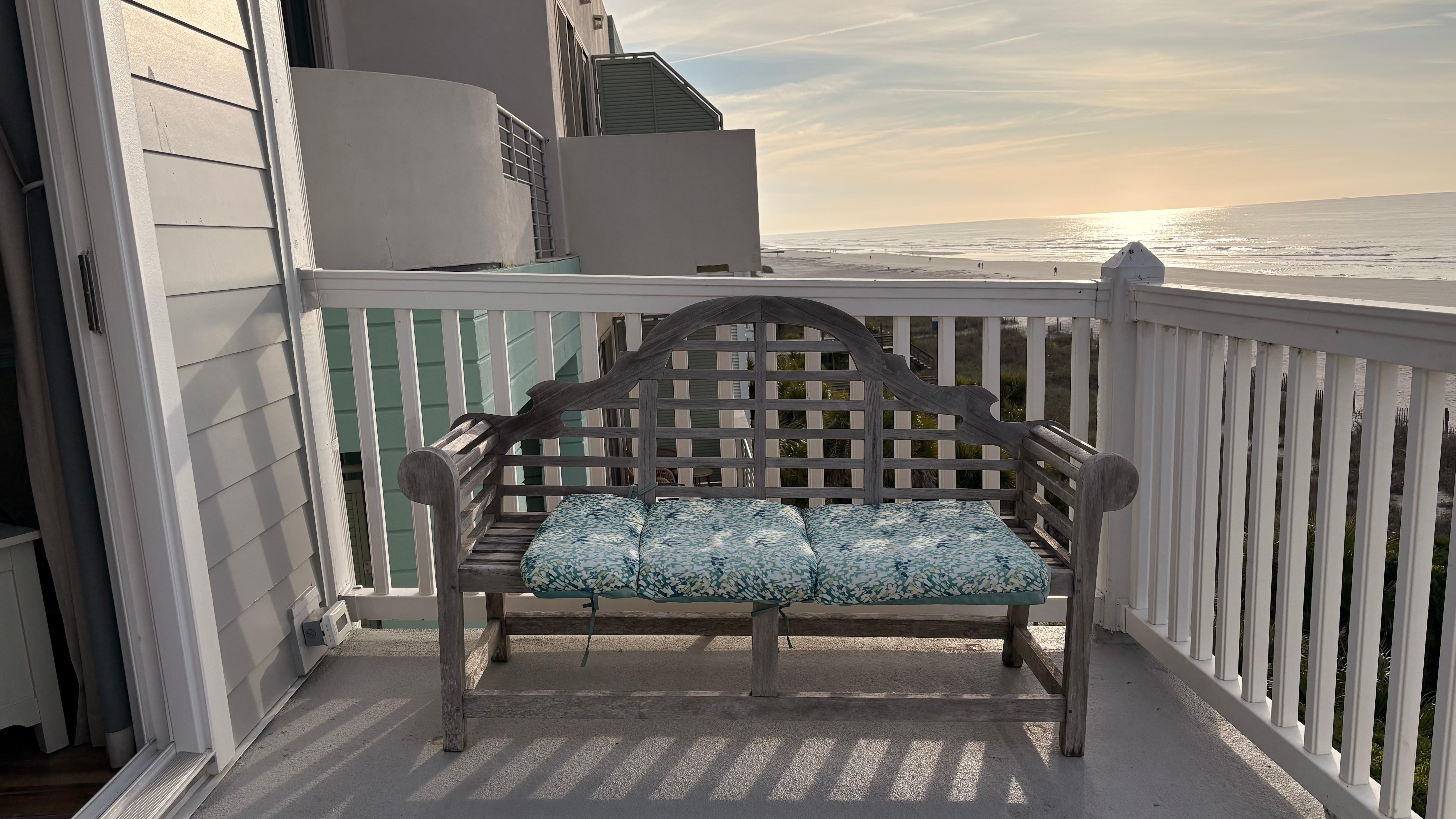 Deck has large slope.  We think it’s made like that on purpose but kinda creepy 