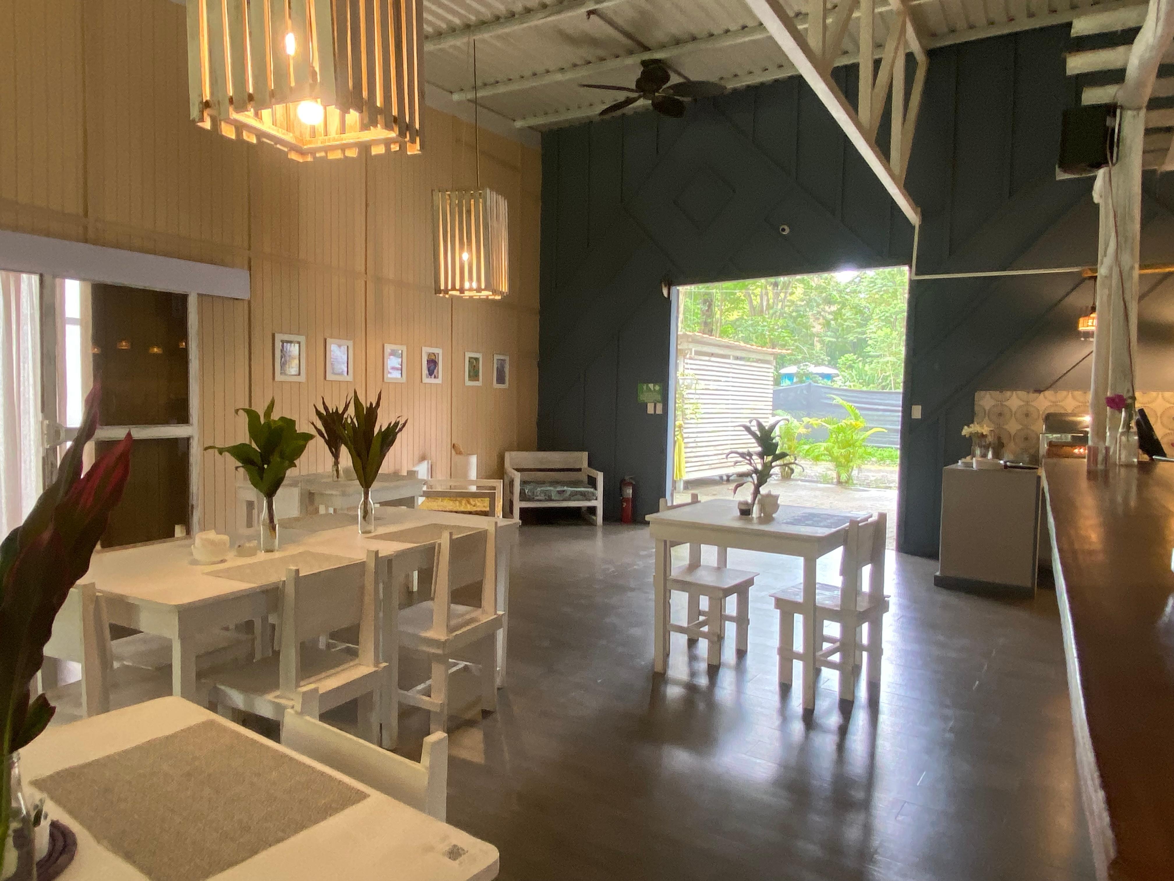 good free breakfast in the restaurant ( no other meals)