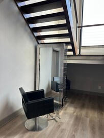 Never saw a salon mirror and chair in a VRBO before but it was handy for everyone getting ready to go out