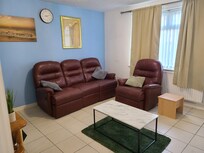 Sitting room, ceramic floor