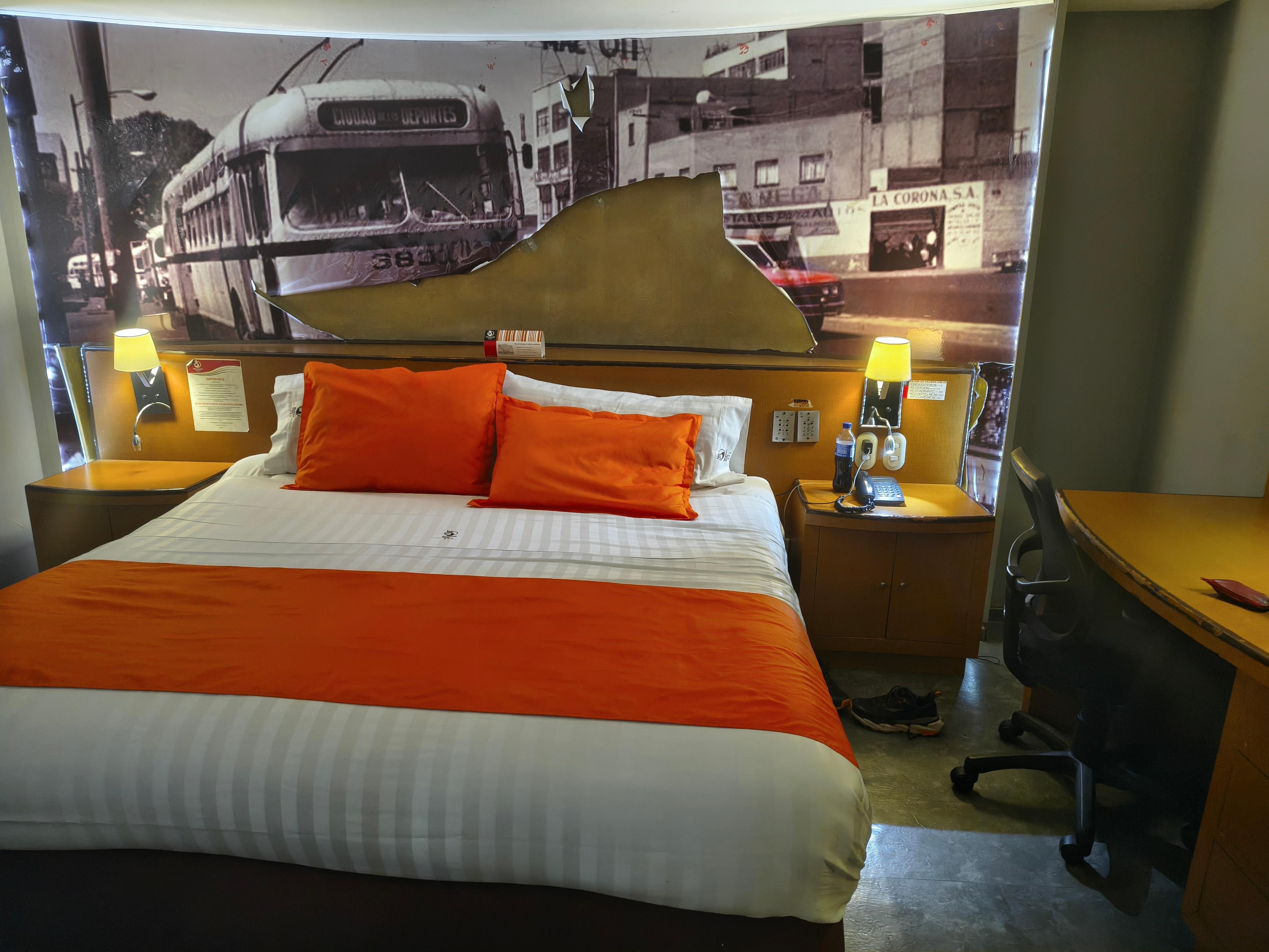 Con buen espacio,el único detalle es la pared como que no le toman importancia a los cuidados 