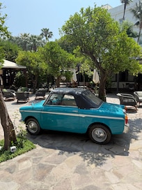 Love the vintage Fiat in the courtyard!