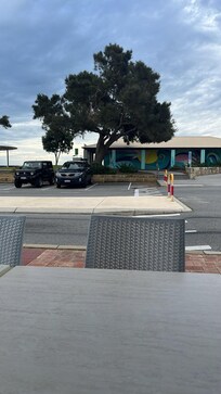 Cafe across from beach 10min walk.