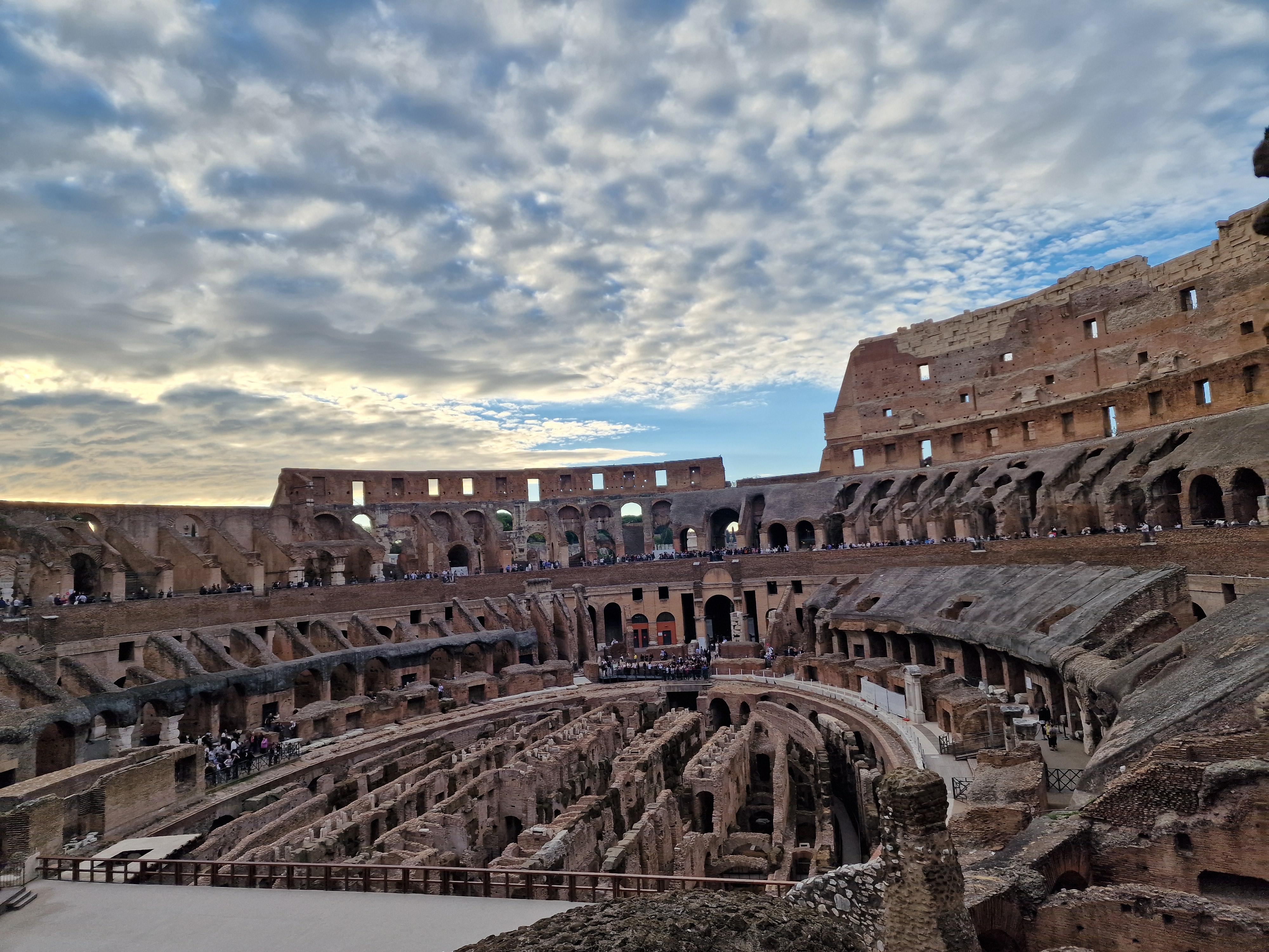 Kolosseum, vorher mit Guide buchen, lohnt sich für Geschichtsinteressierte