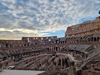 Kolosseum, vorher mit Guide buchen, lohnt sich fรผr Geschichtsinteressierte
