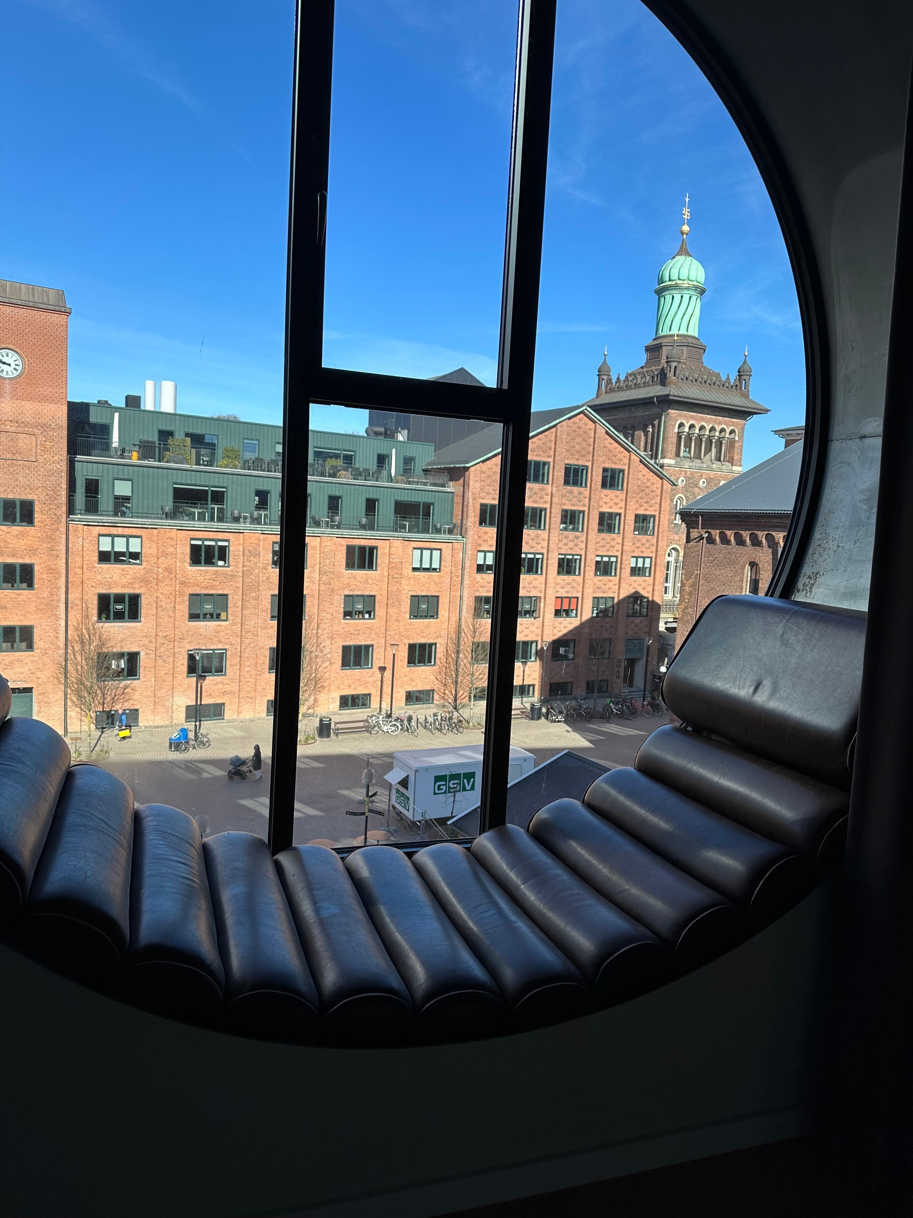 Vinduet med hynde  var skønt og dejlig morgen udsigt 