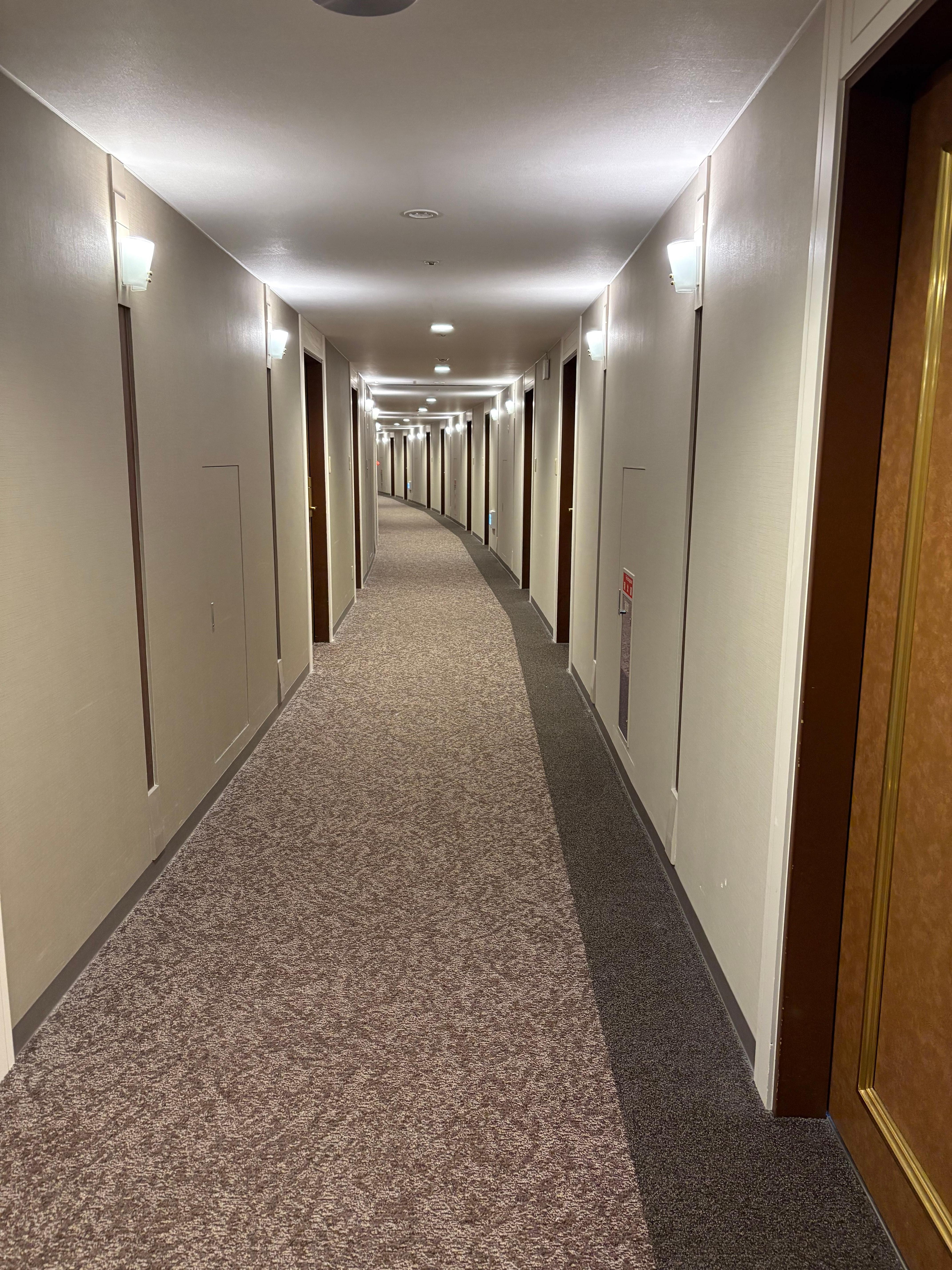 部屋の前のローカ